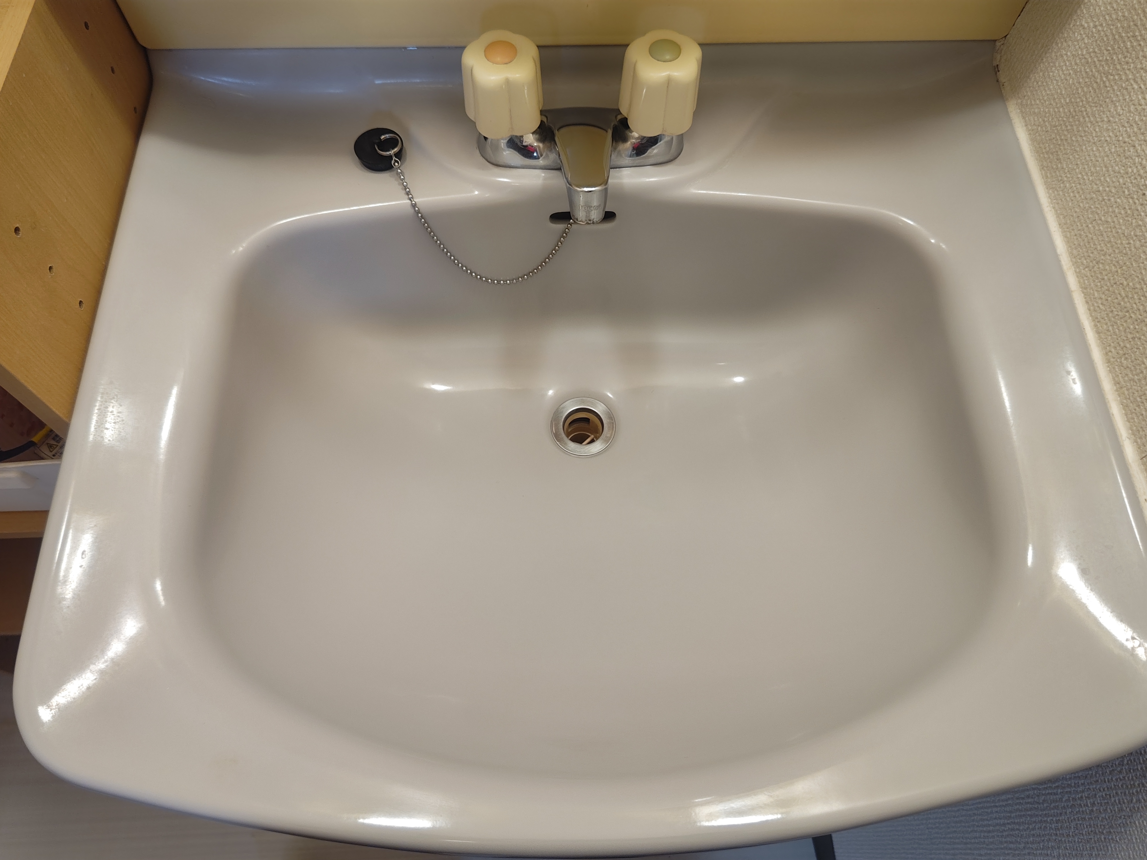 東京都新宿区大久保の洗面所クリーニングの作業後1