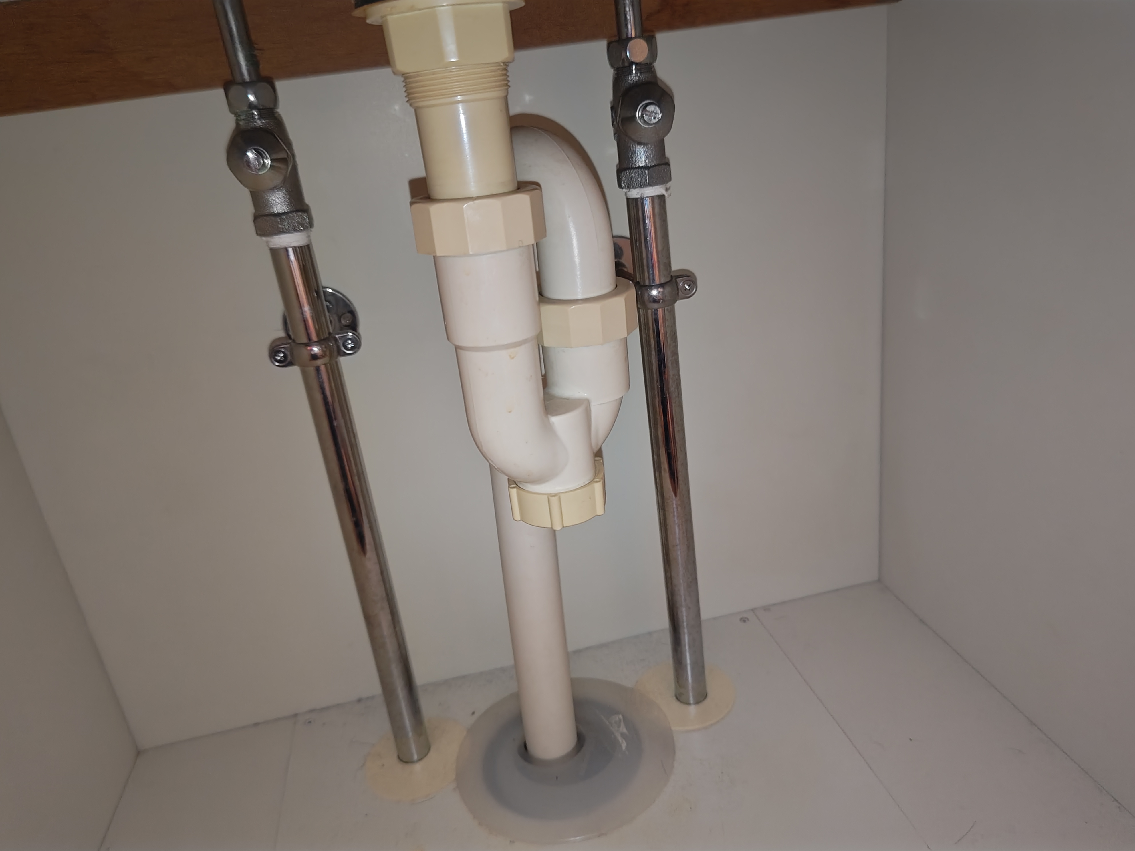 東京都新宿区大久保の洗面所クリーニングの作業後2