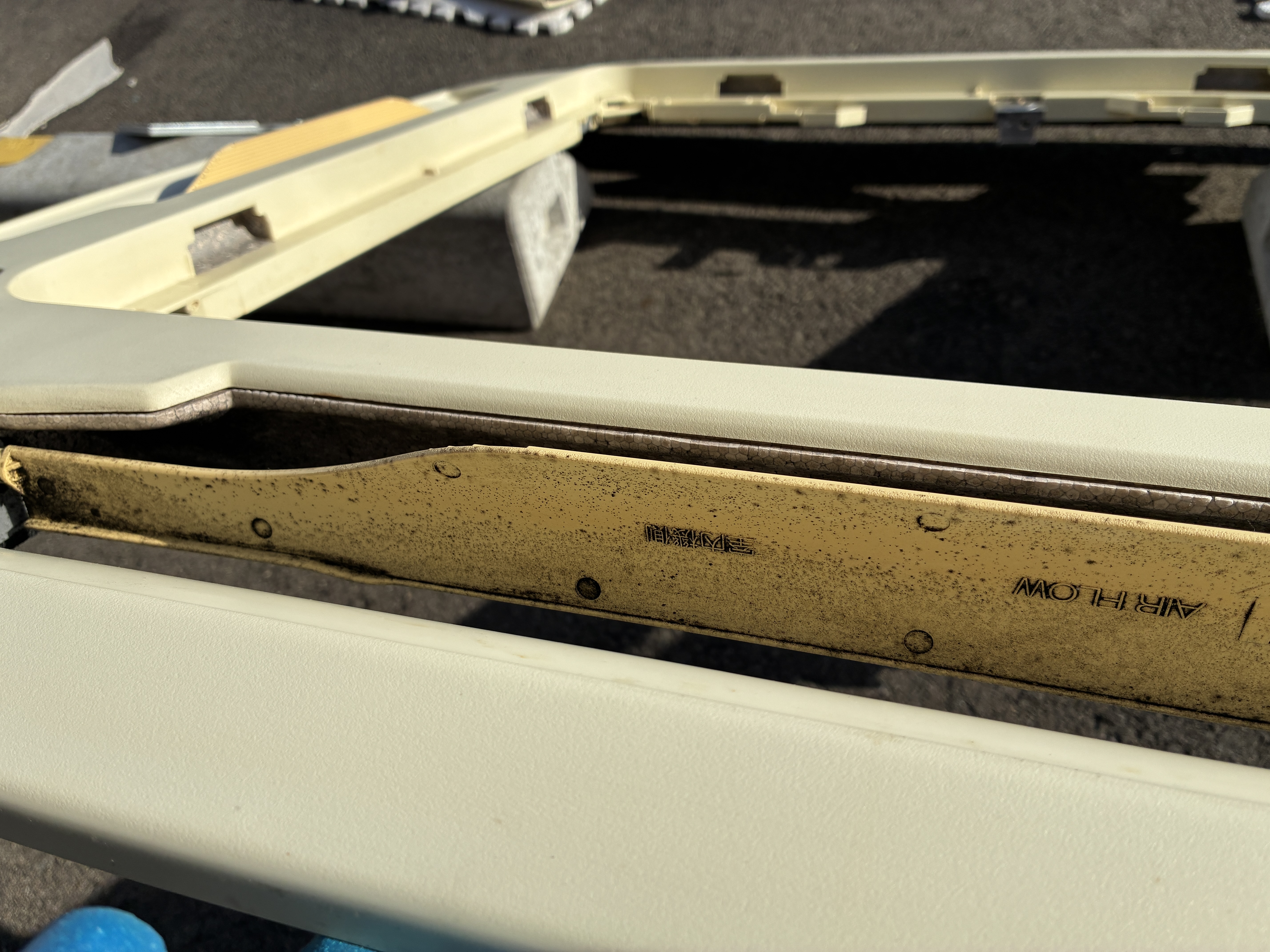 岩手県盛岡市の業務用天井埋め込みエアコンの作業前2