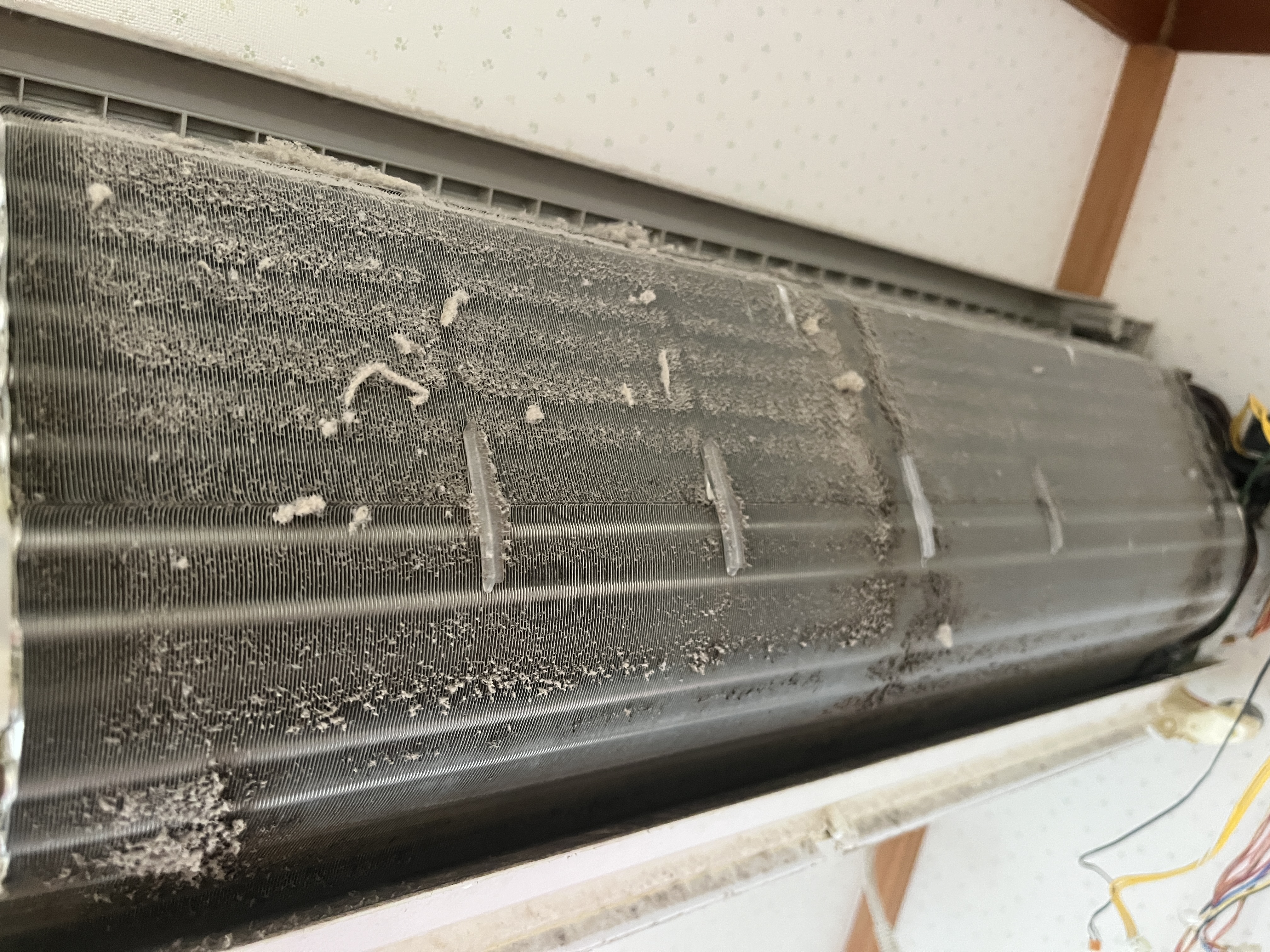 愛知県岡崎市のお掃除機能付きエアコンの作業前1