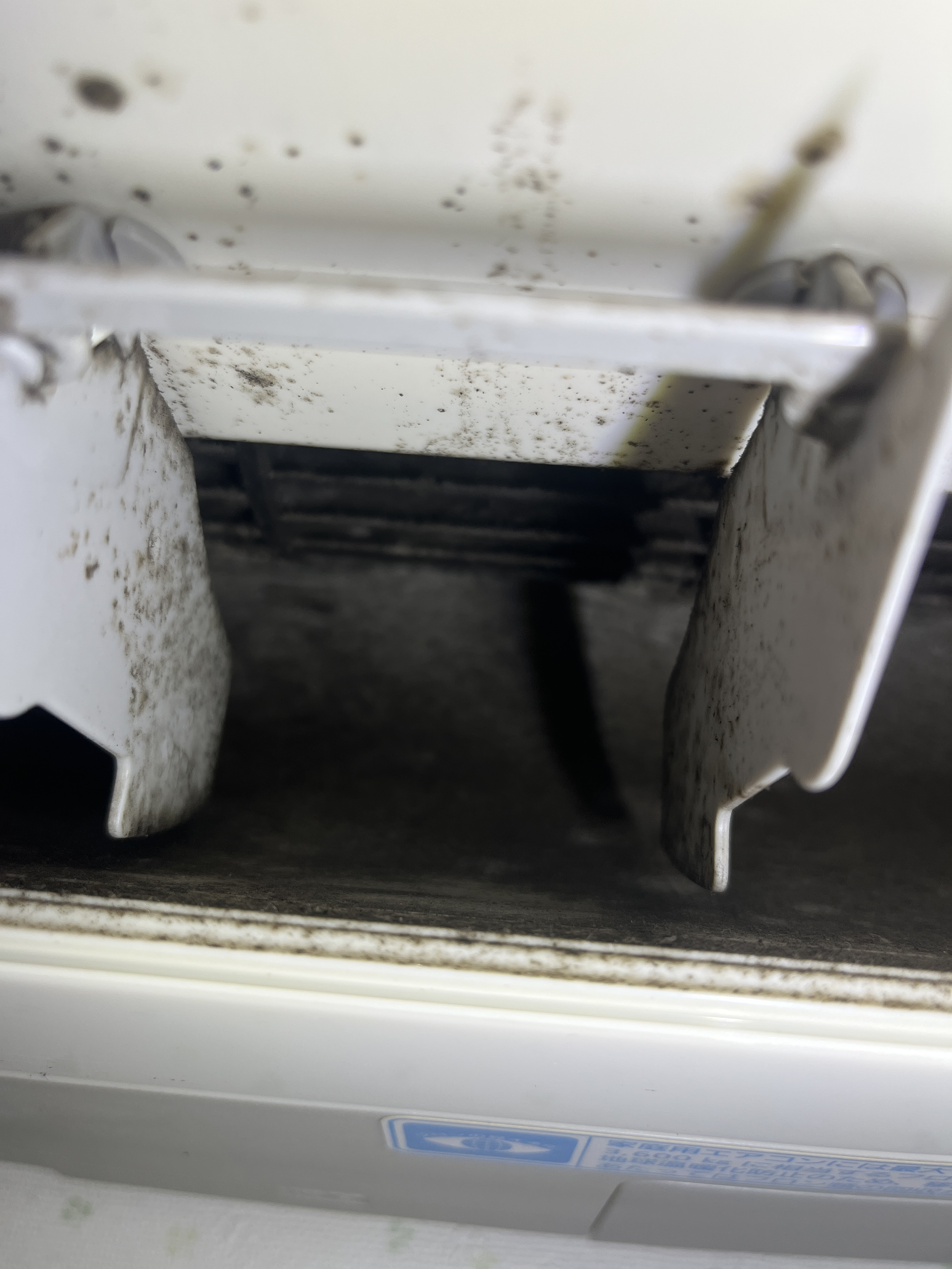 愛知県岡崎市のお掃除機能付きエアコンの作業前2