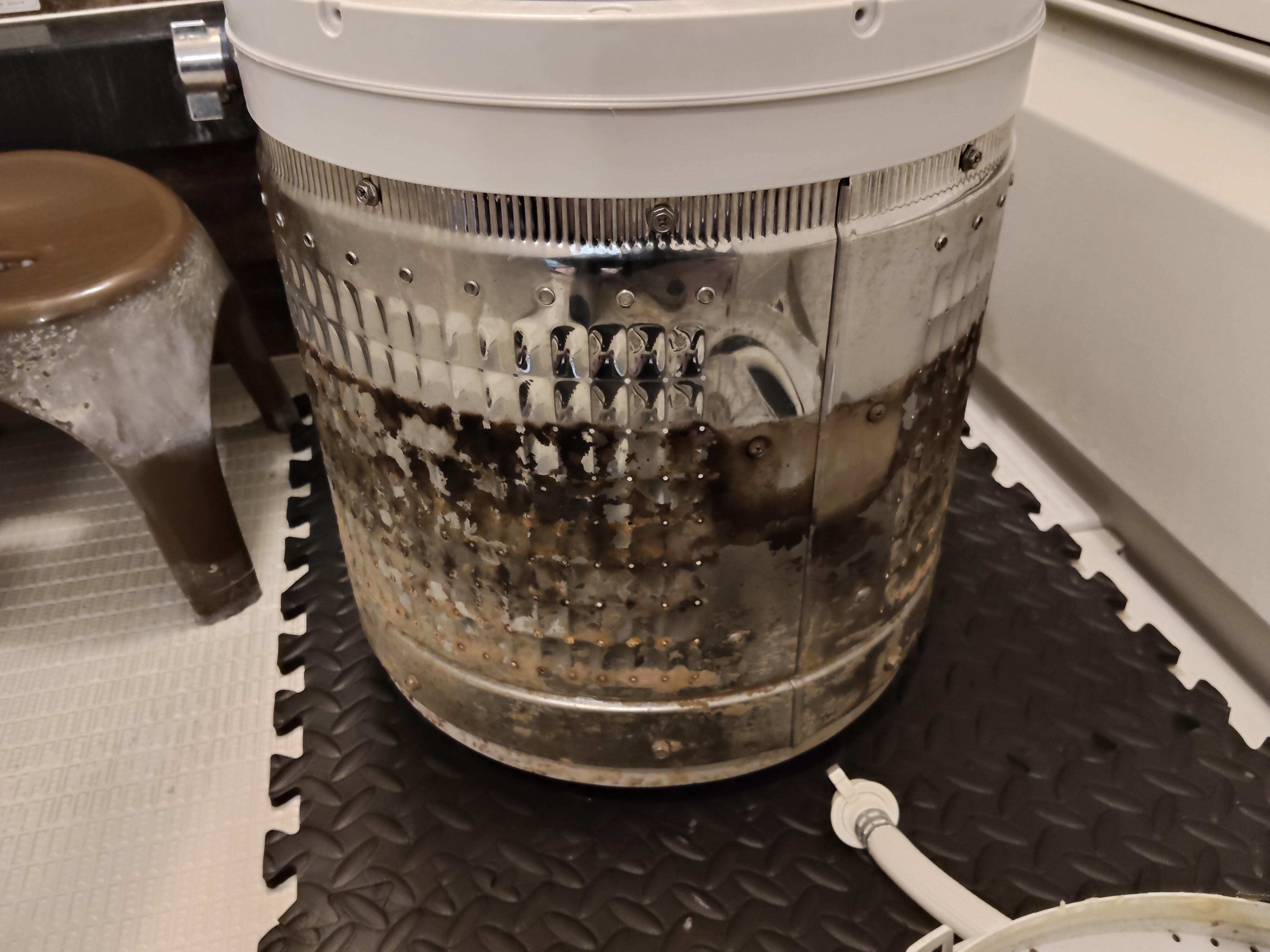 神奈川県横浜市戸塚区の洗濯機分解クリーニングの作業前1