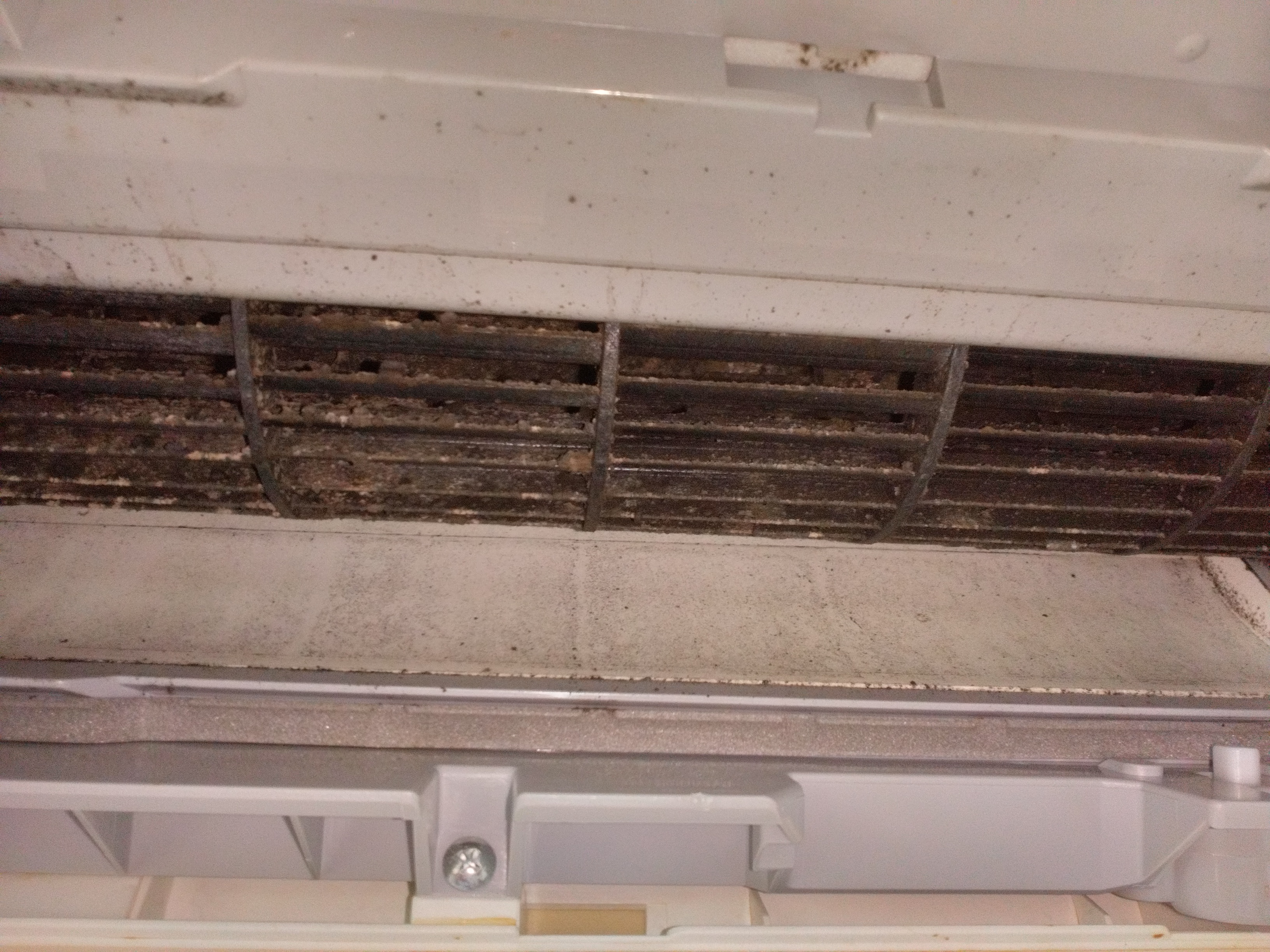 山梨県中巨摩郡昭和町のお掃除機能付きエアコンの作業前2