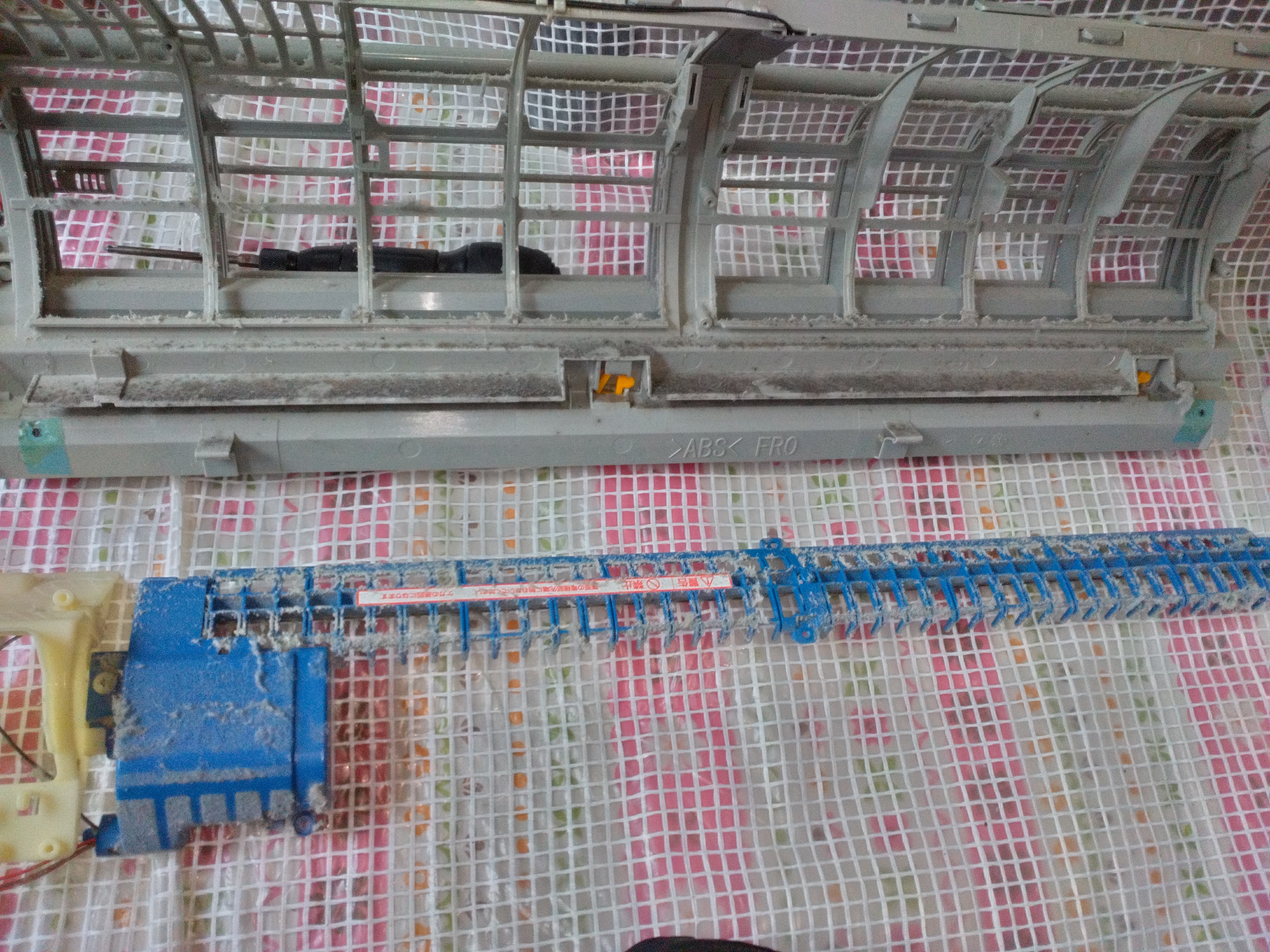 山梨県南アルプス市百々のお掃除機能付きエアコンの作業前2