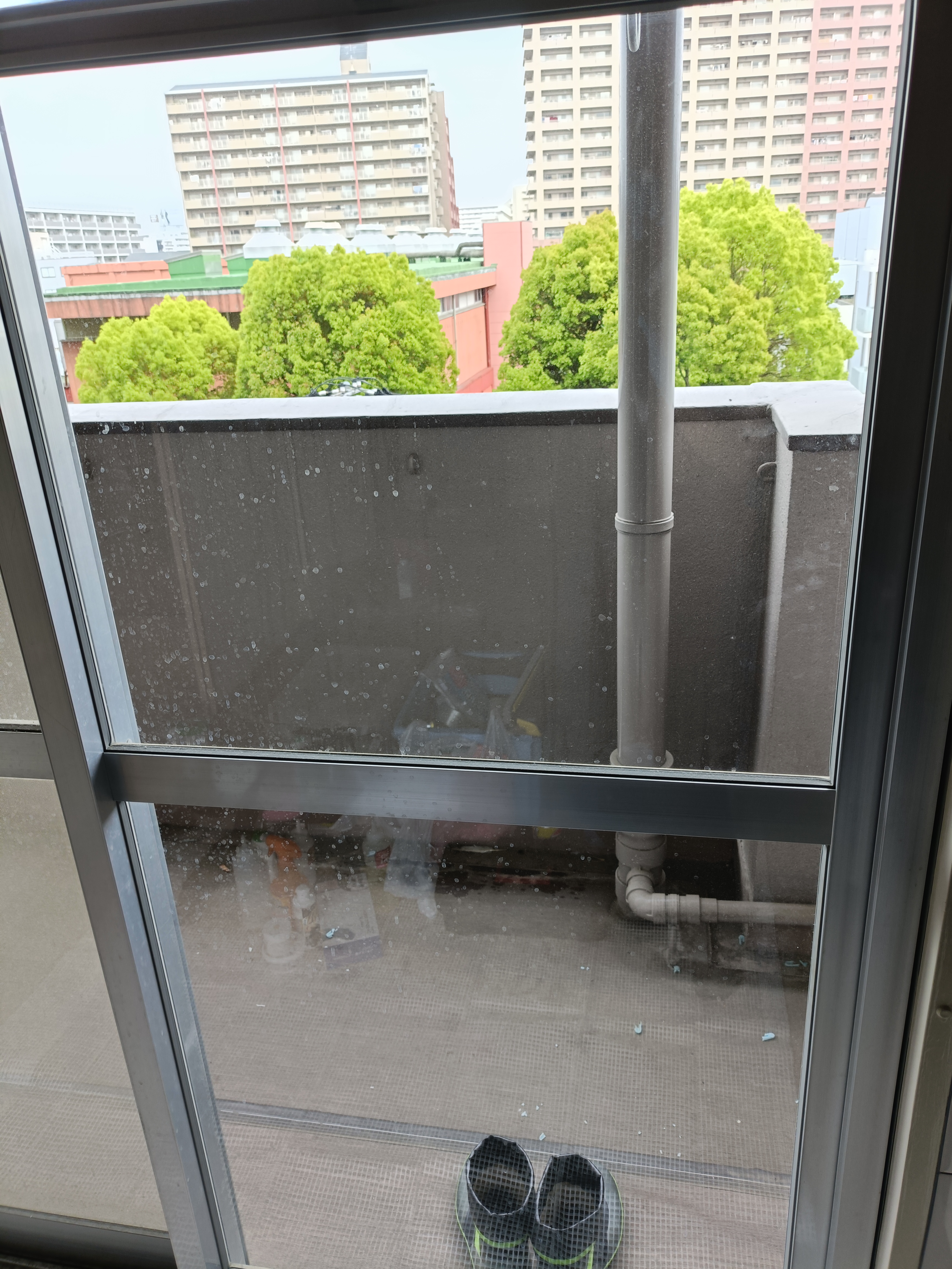 東京都江東区大島の窓ガラス・サッシクリーニングの作業前1