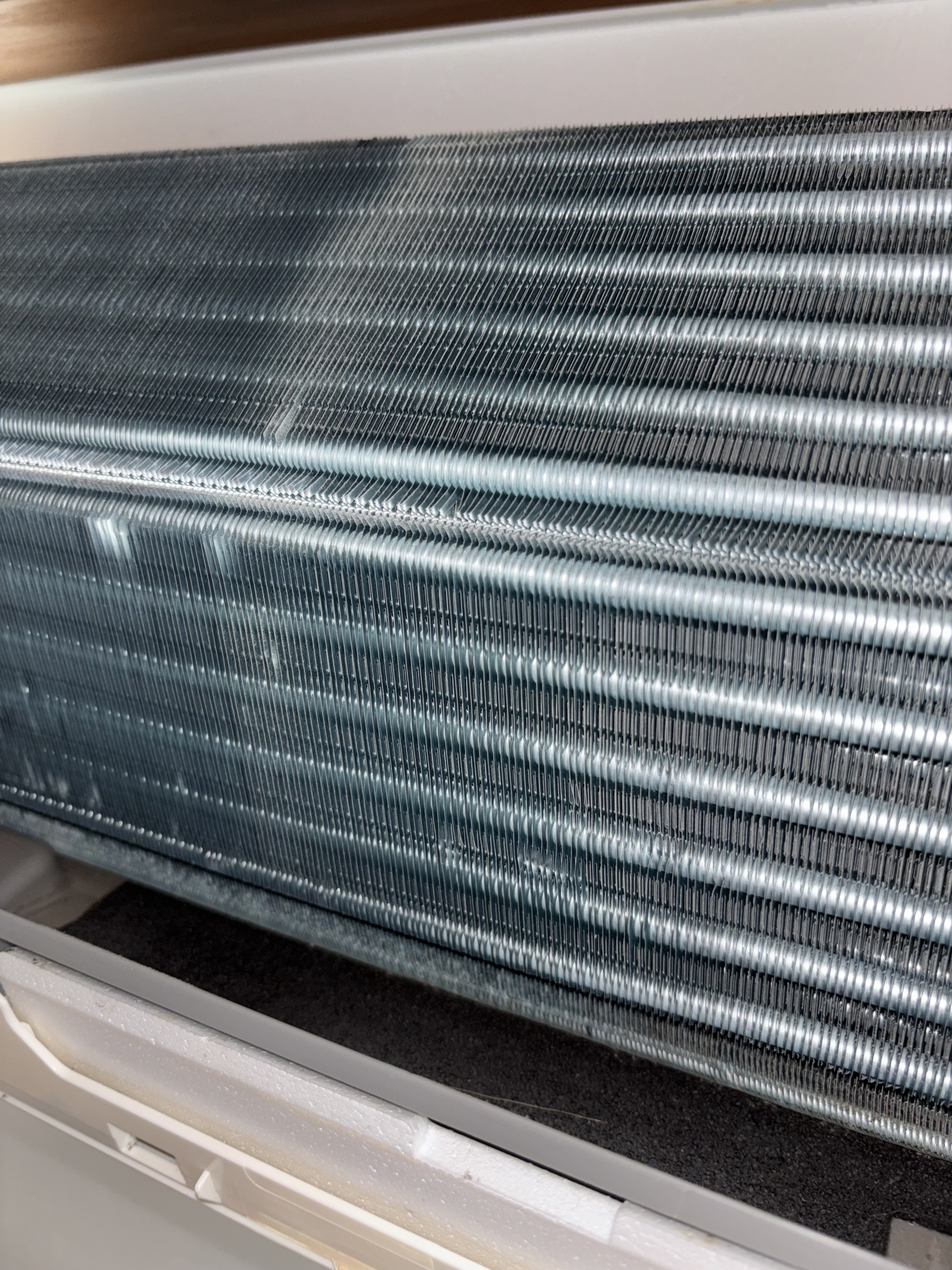 神奈川県藤沢市のお掃除機能付きエアコンの作業前3