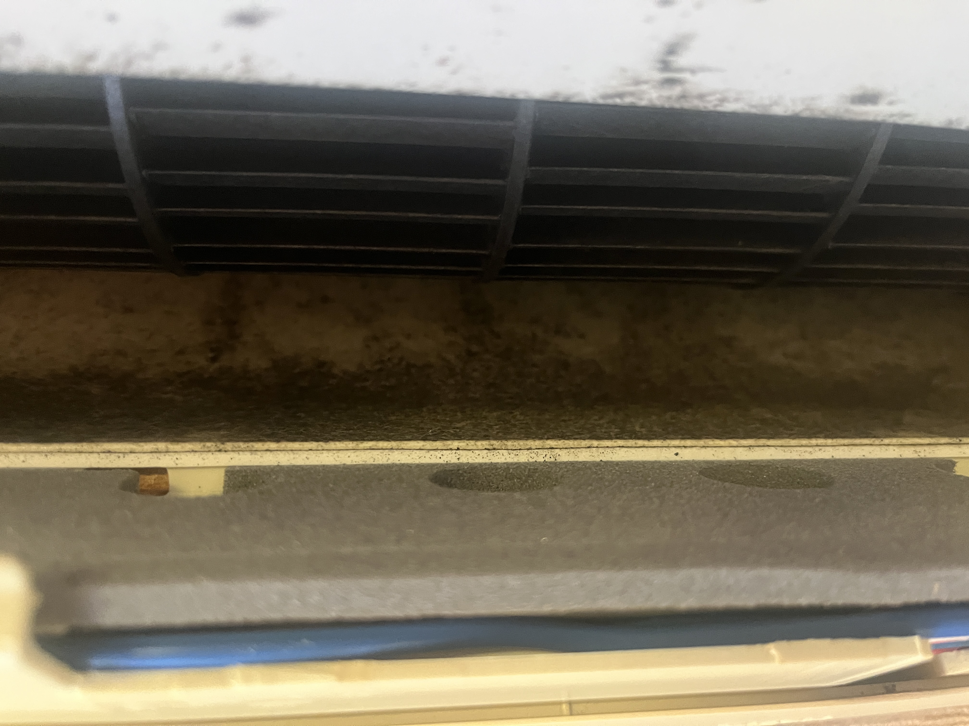 愛知県豊田市の壁掛けエアコンの作業前2