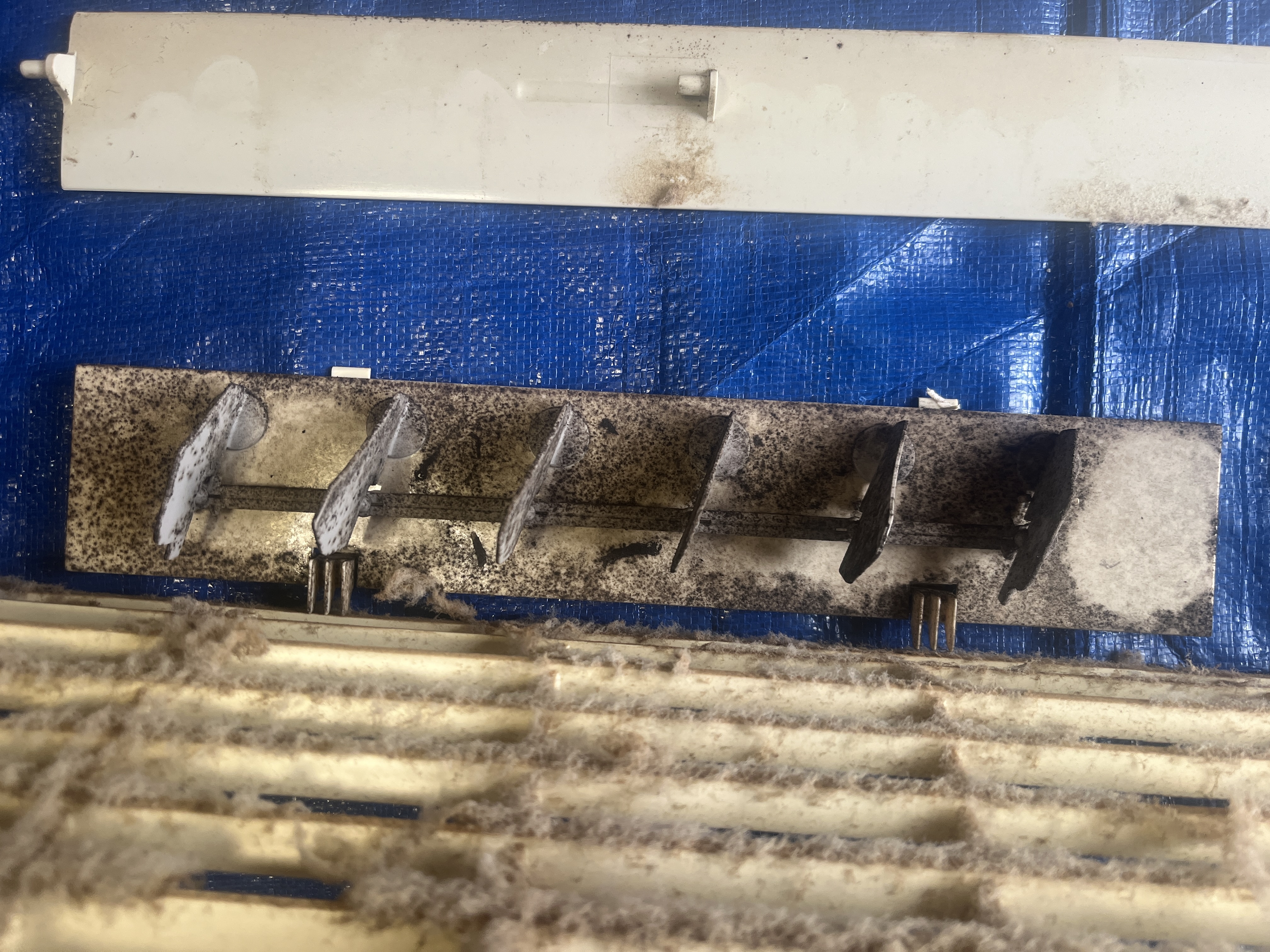 愛知県豊田市の壁掛けエアコンの作業前3