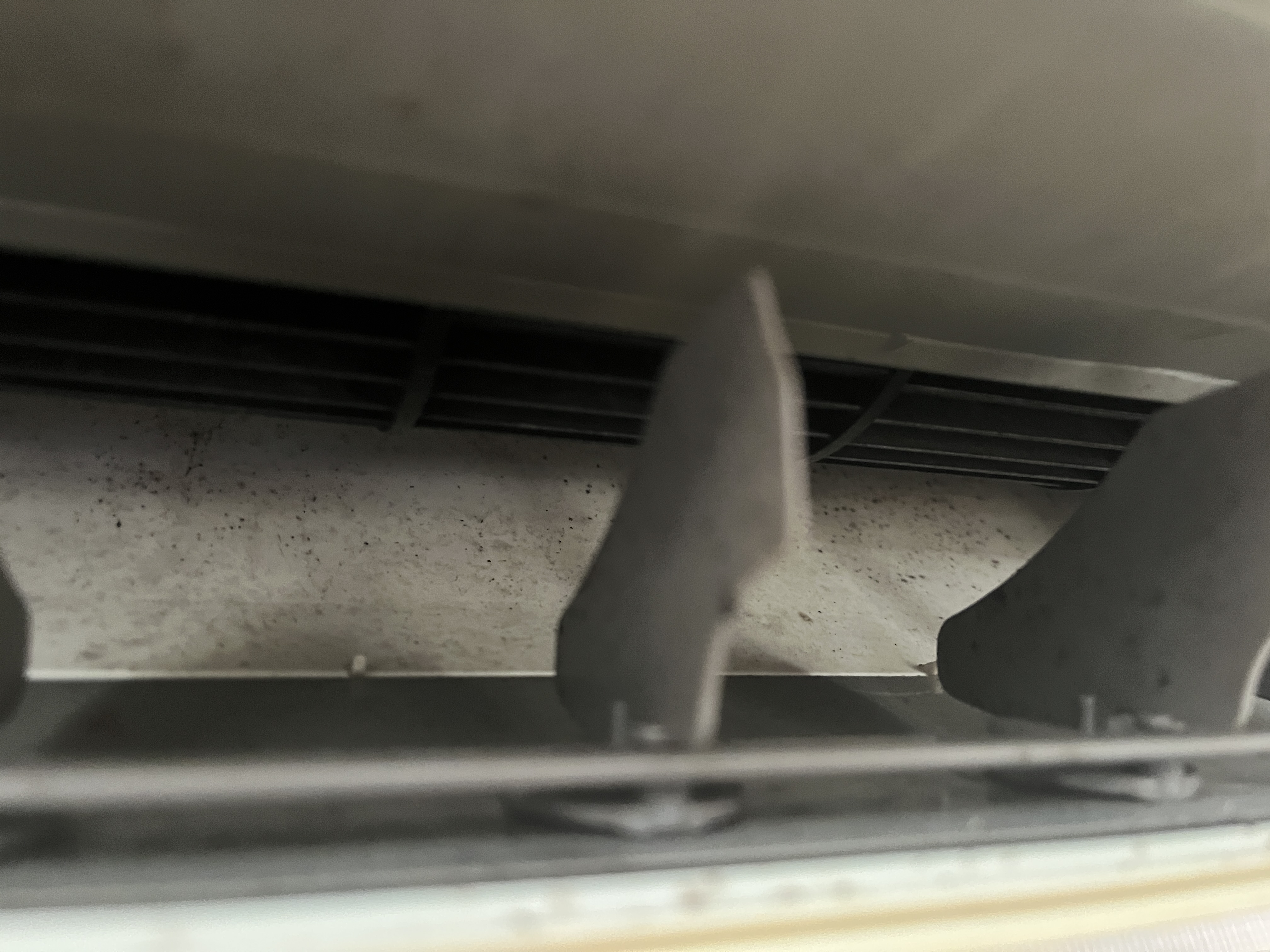 愛知県蒲郡市のお掃除機能付きエアコンの作業前1