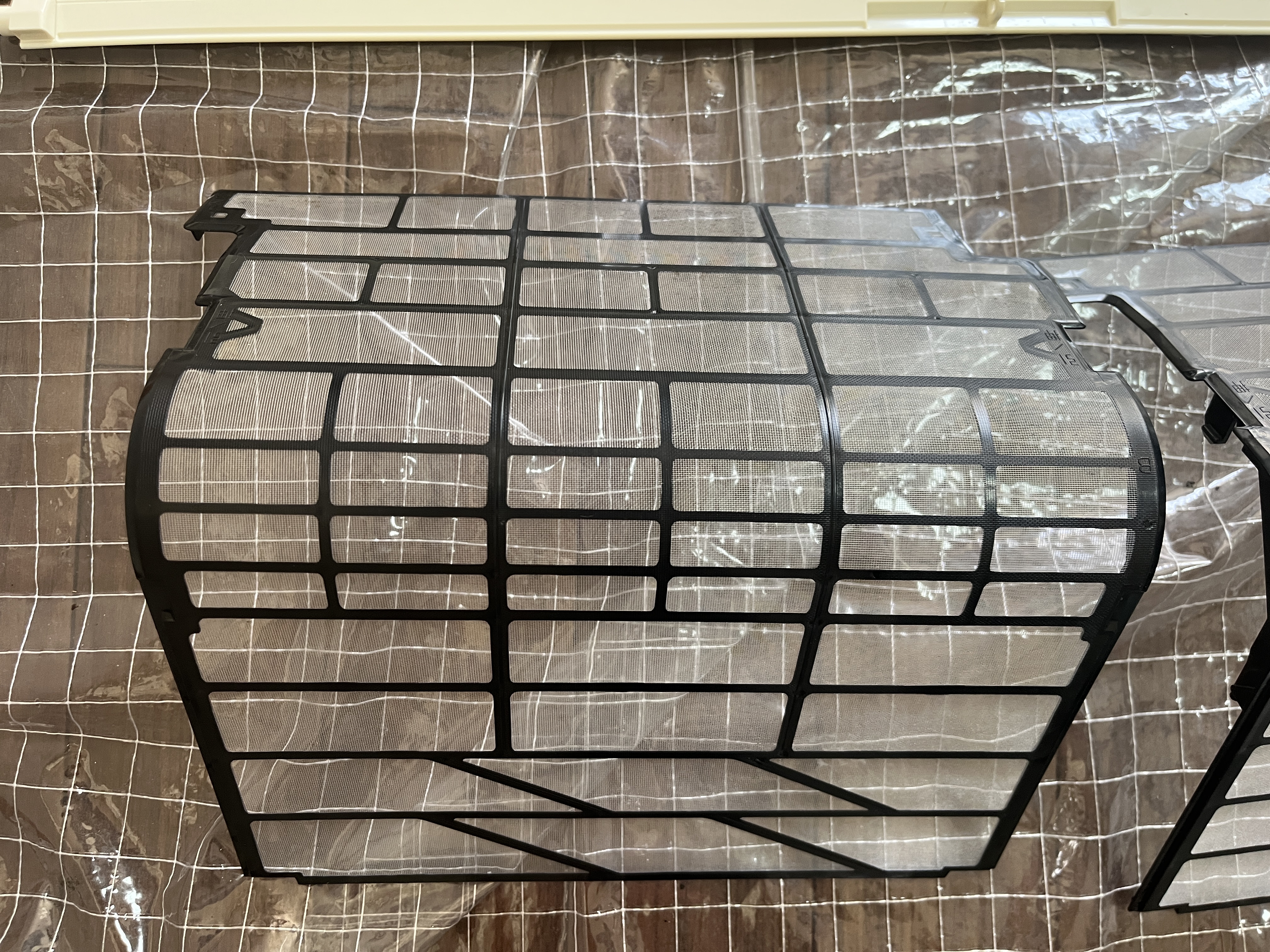 愛知県蒲郡市のお掃除機能付きエアコンの作業前2