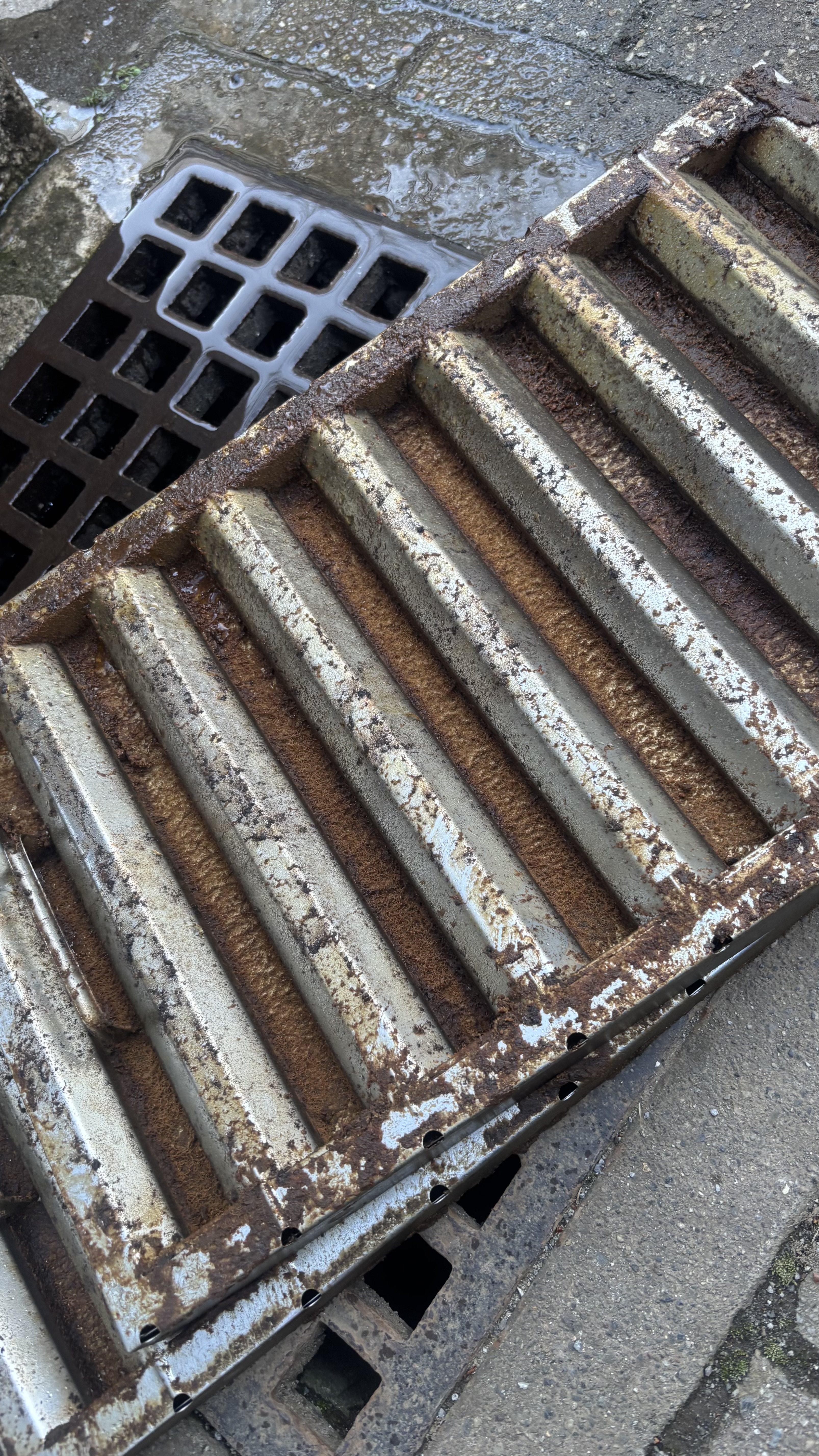 東京都豊島区のレンジフードクリーニングの作業前1