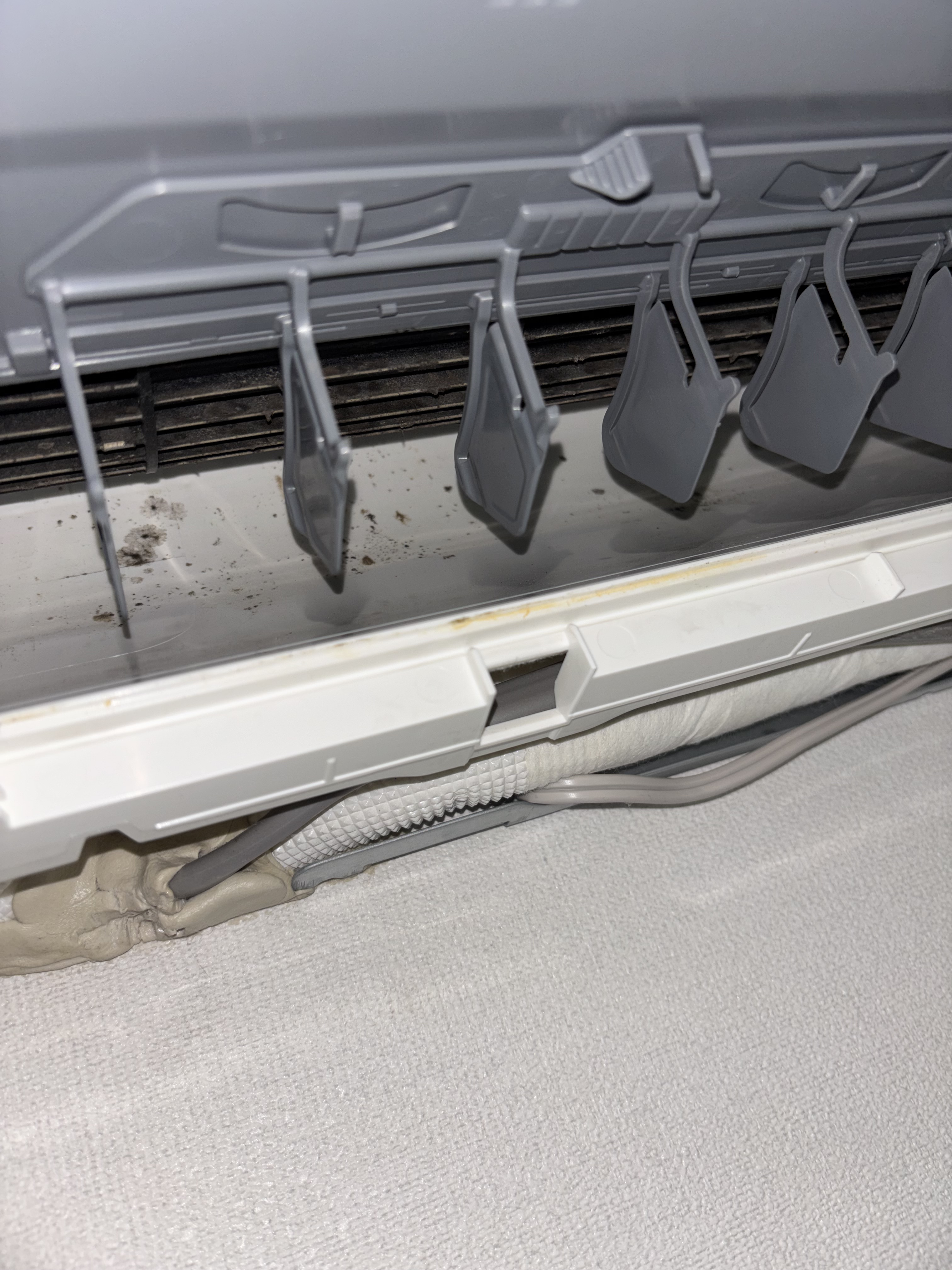 神奈川県藤沢市の壁掛けエアコンの作業前1