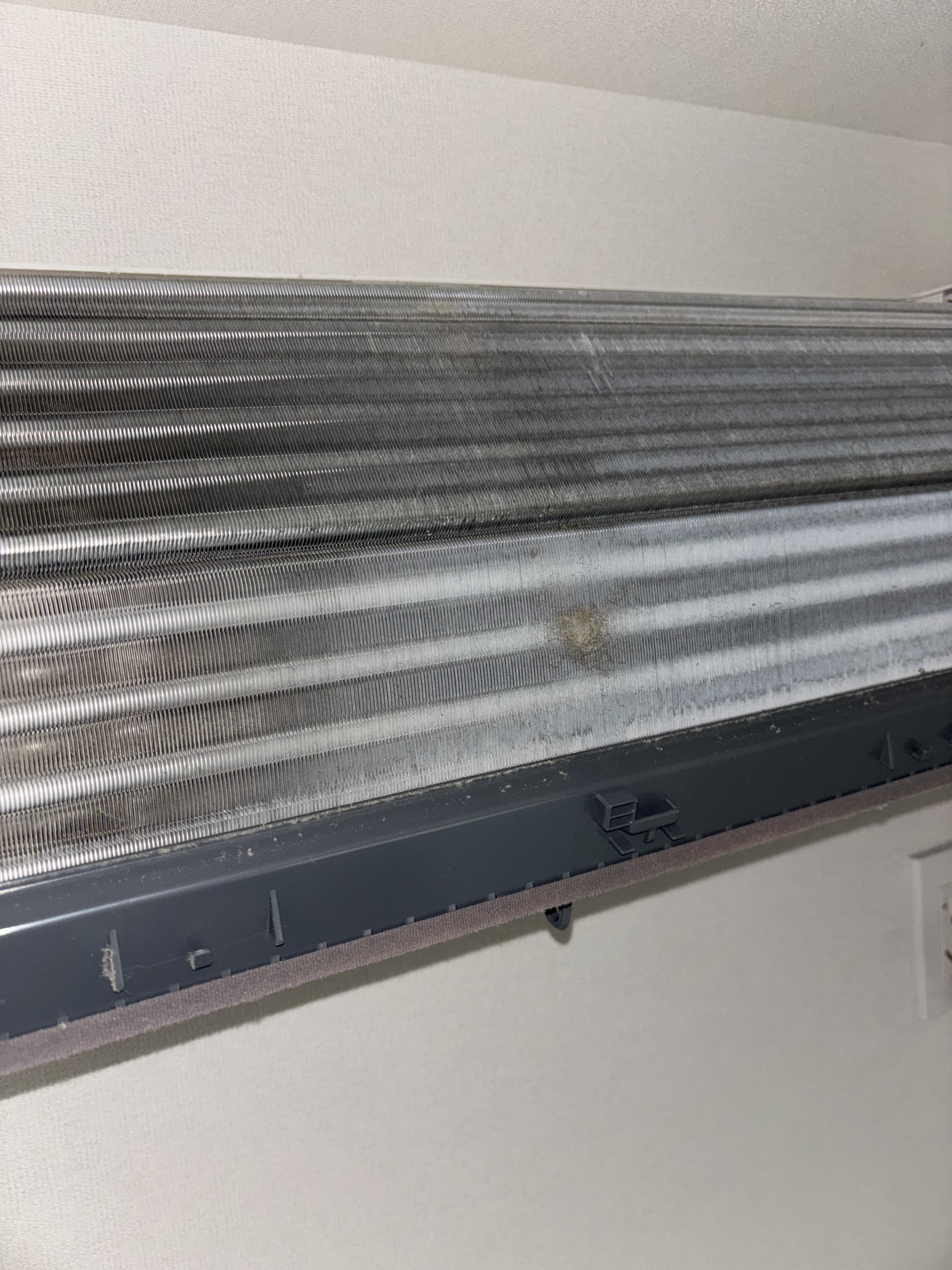 神奈川県藤沢市の壁掛けエアコンの作業前2