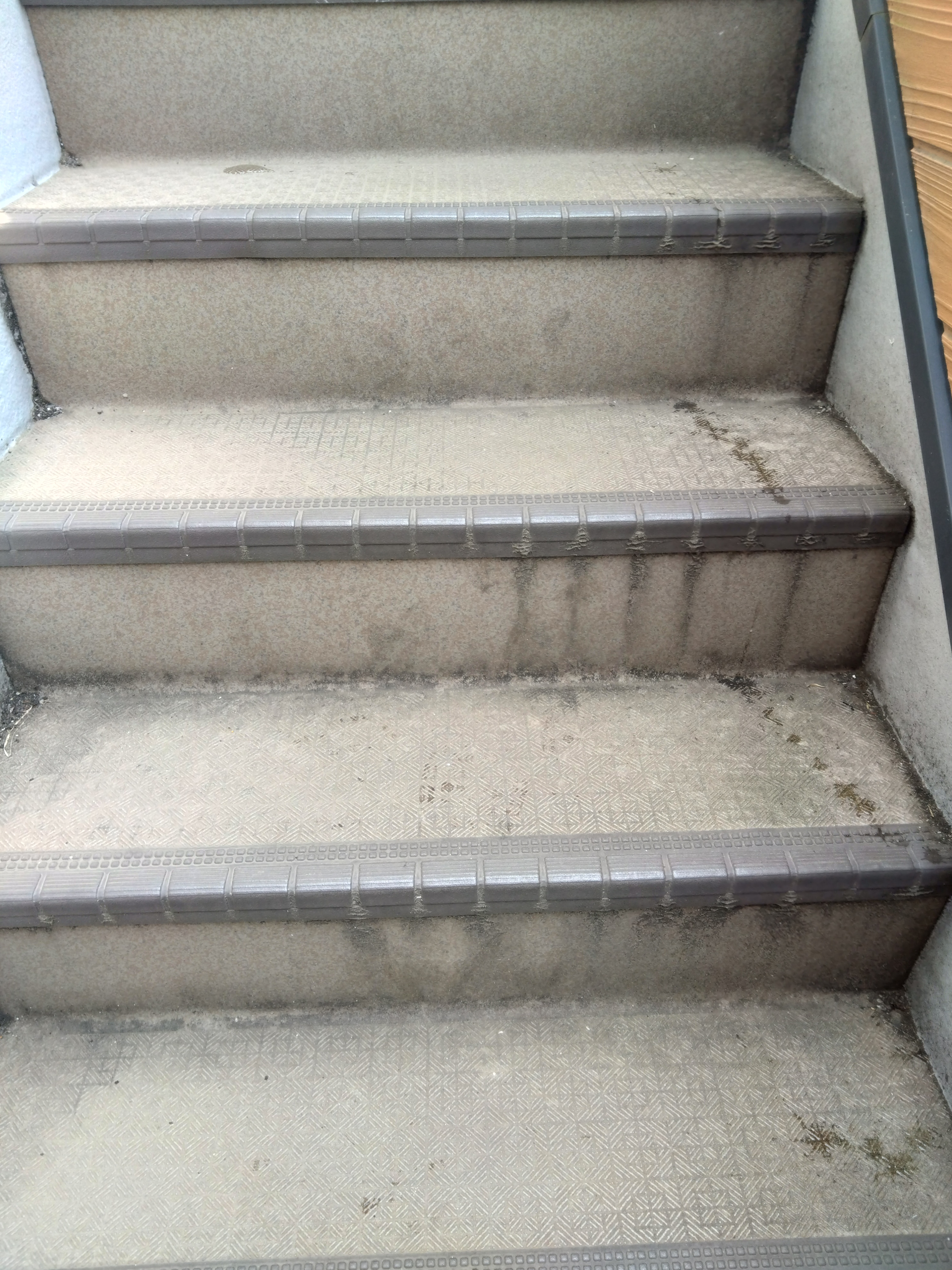 東京都台東区のビル・マンション共用部清掃の作業前2