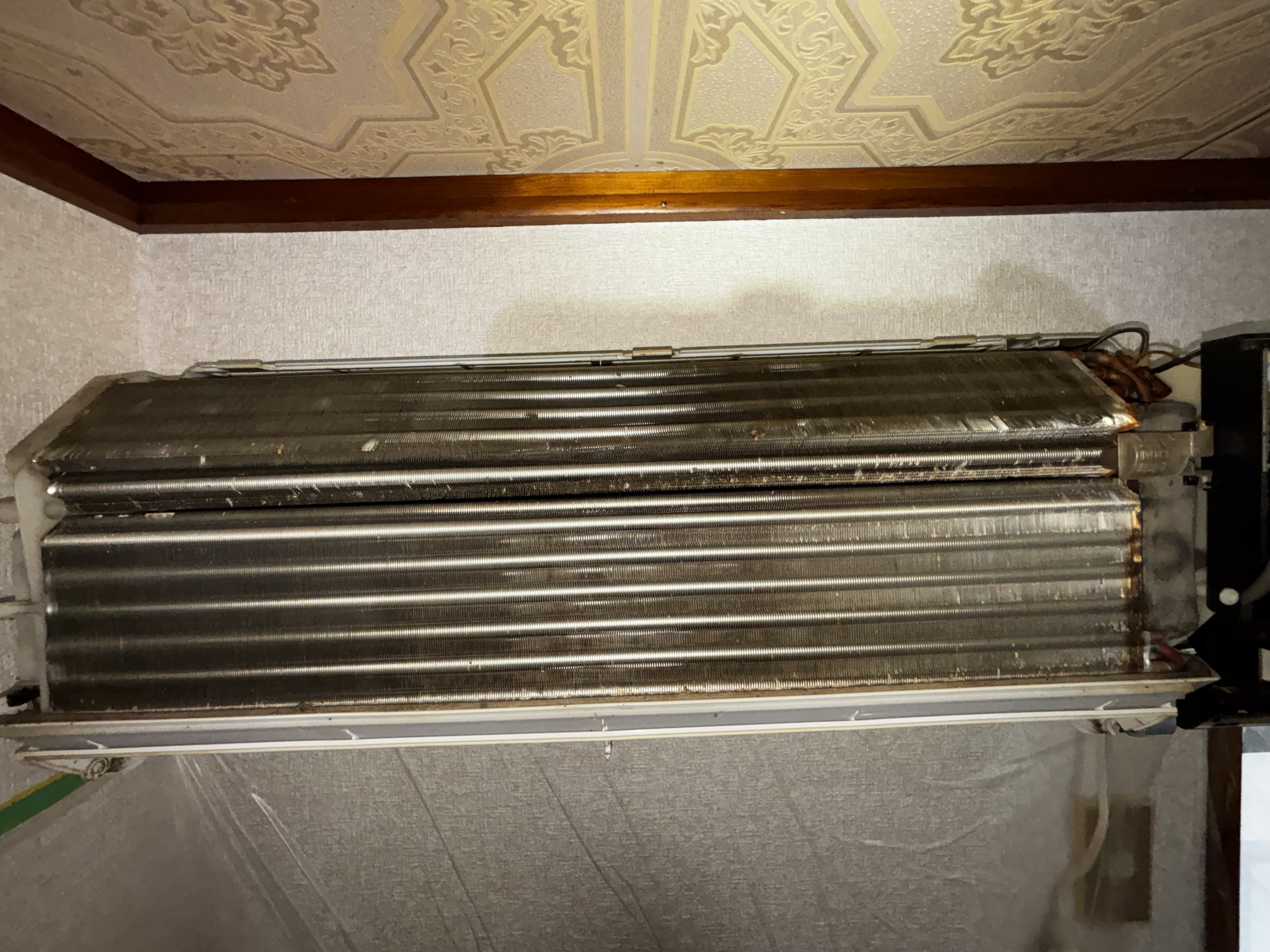 千葉県千葉市稲毛区緑町の壁掛けエアコンの作業前1