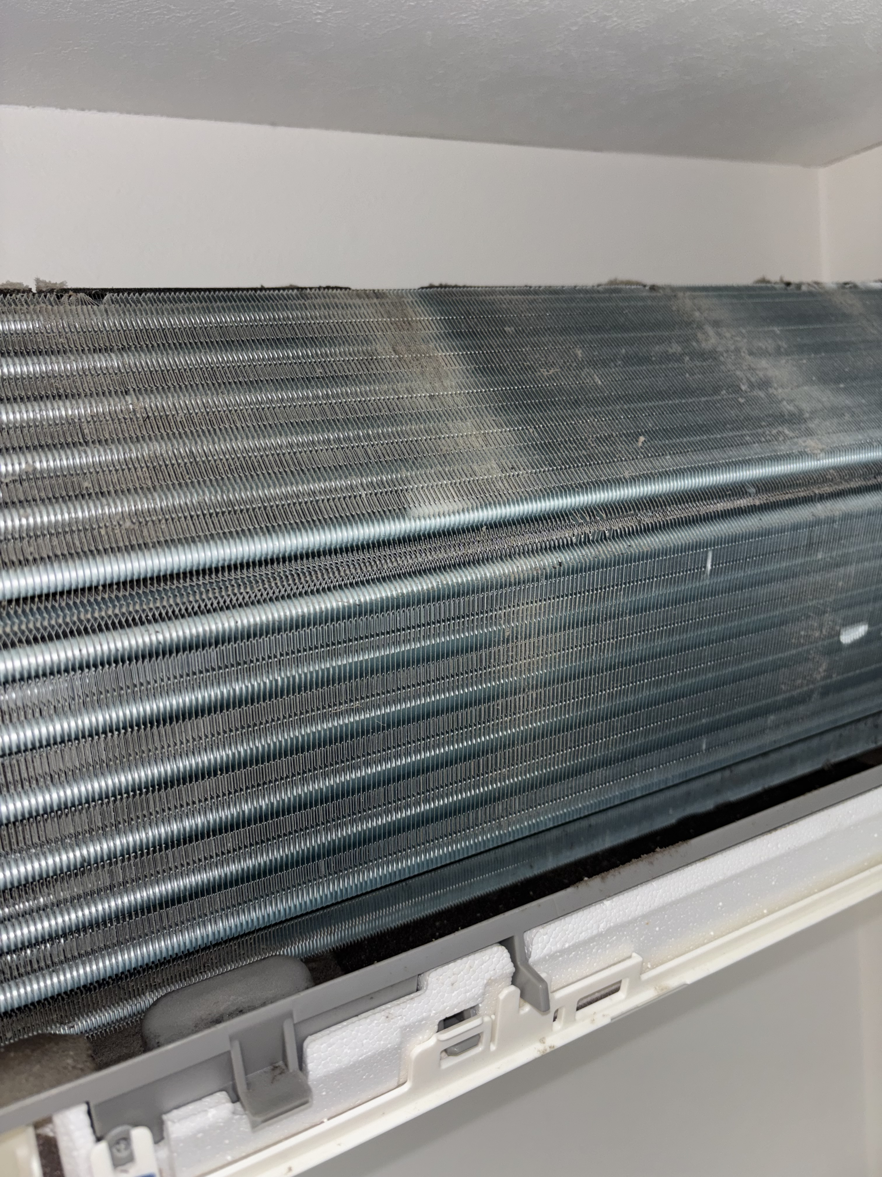 神奈川県藤沢市の壁掛けエアコンの作業前2