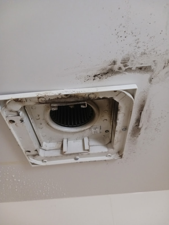 神奈川県横浜市神奈川区の浴室・お風呂クリーニングの作業前2