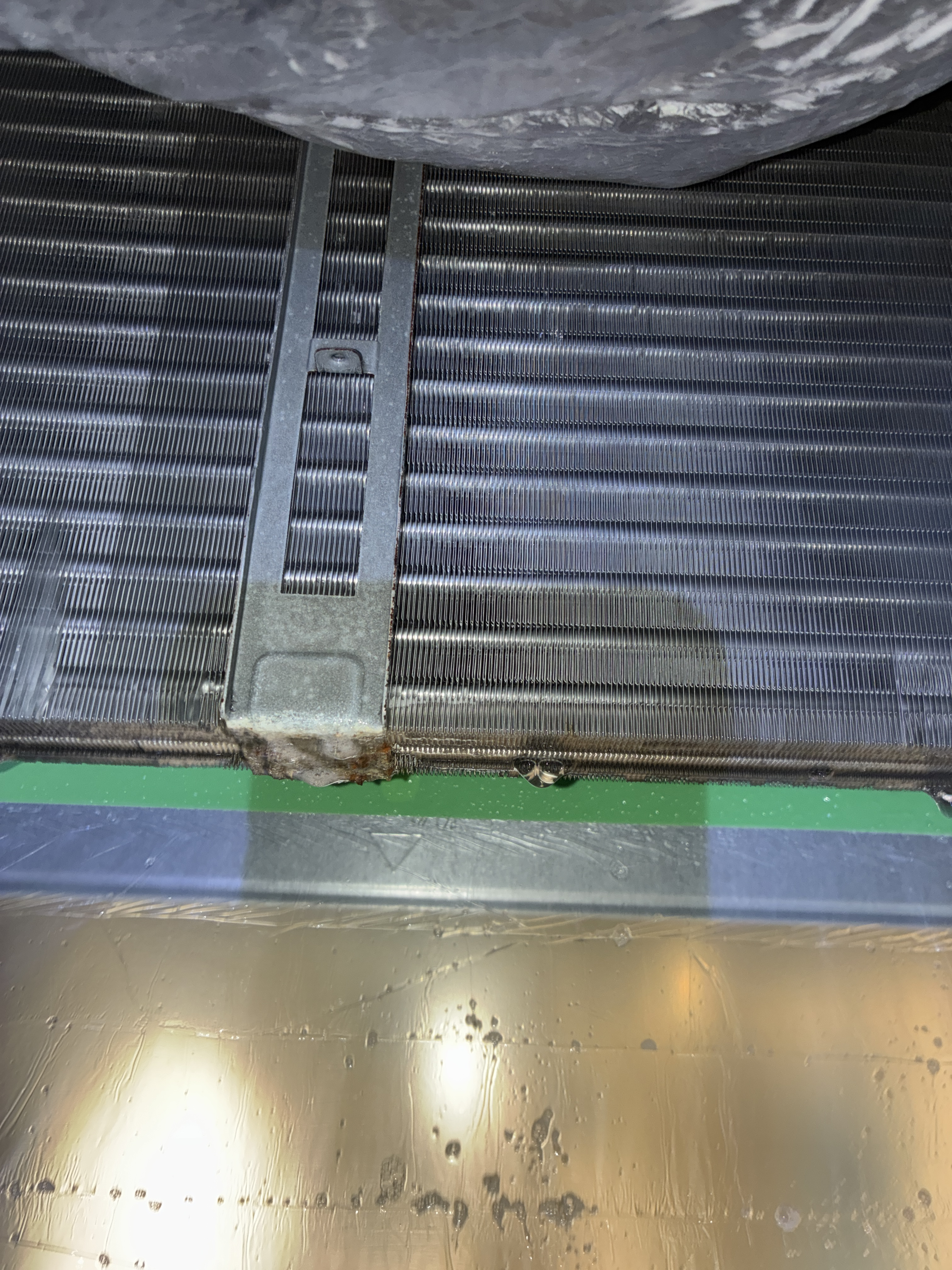 大阪府東大阪市の業務用壁掛けエアコンの作業後1