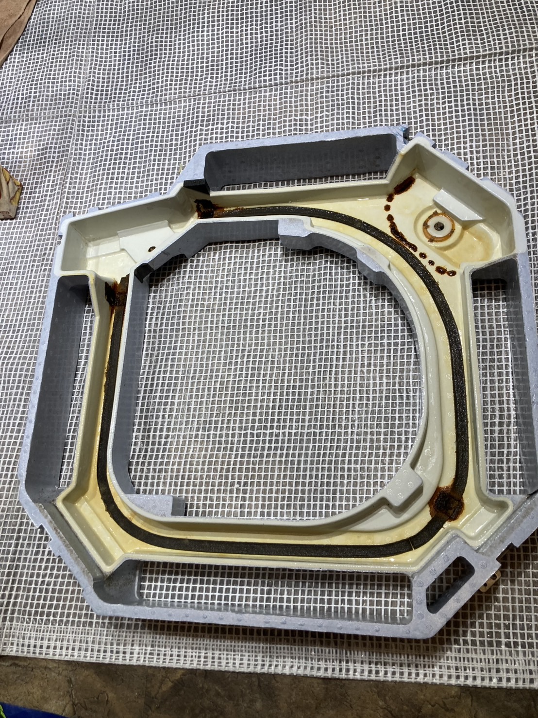 大阪府東大阪市の業務用天井埋め込みエアコンの作業後1