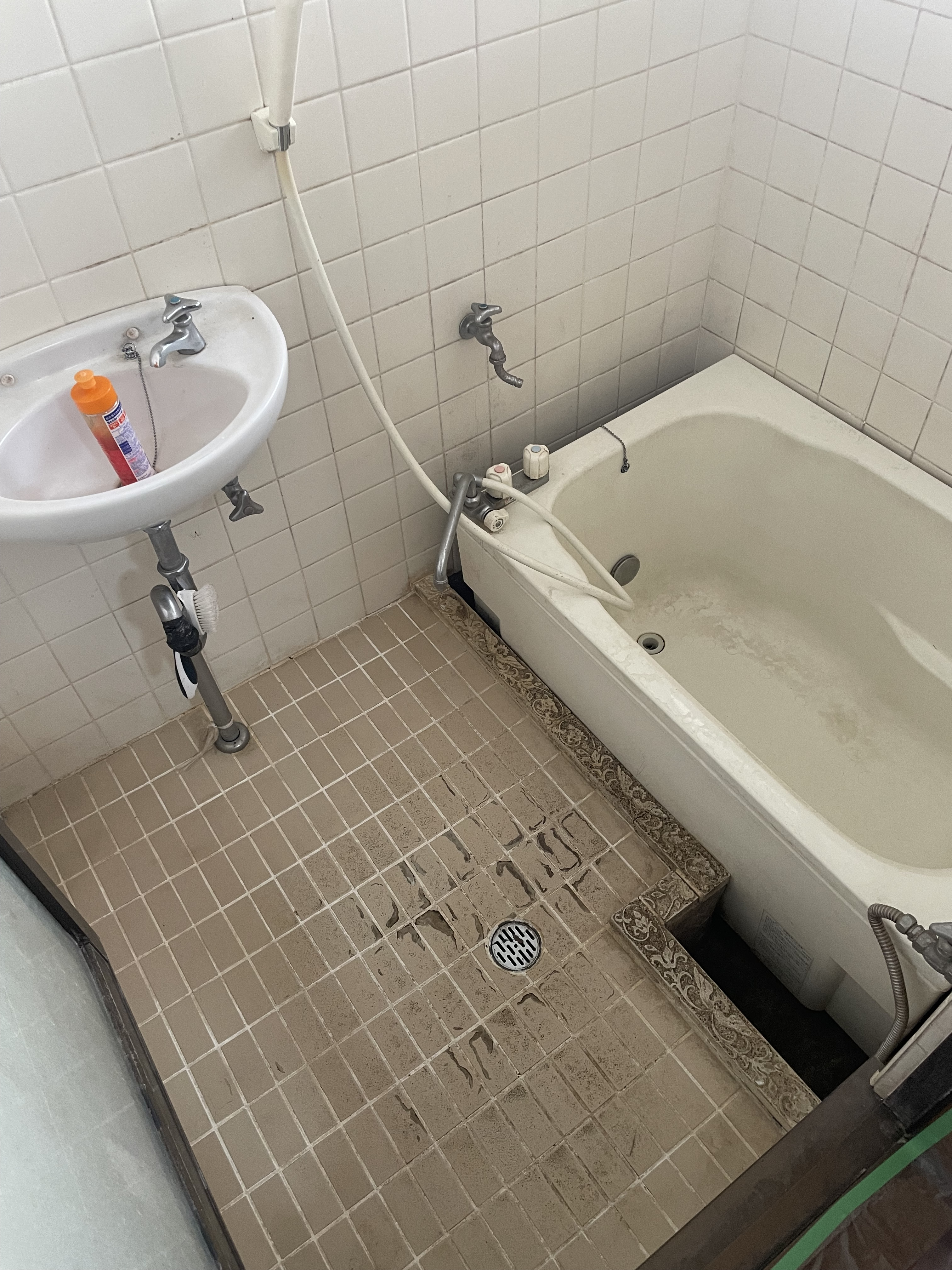 東京都調布市深大寺東町の賃貸住宅退去後の原状回復クリーニングの作業前1