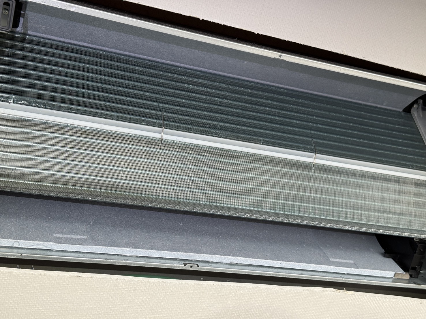 東京都豊島区東池袋の家庭用天井埋め込みエアコンの作業後3