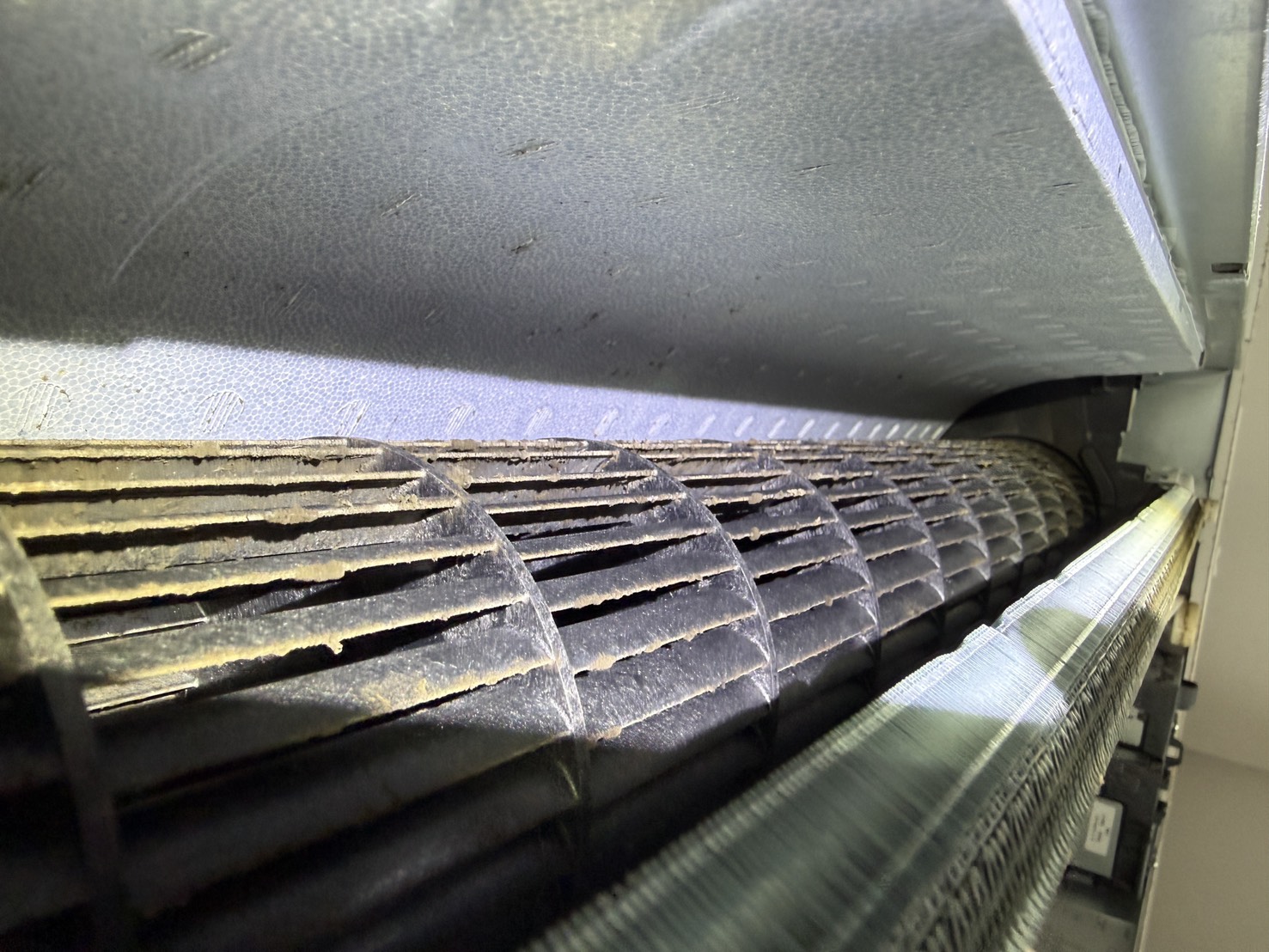 東京都豊島区東池袋の家庭用天井埋め込みエアコンの作業前2