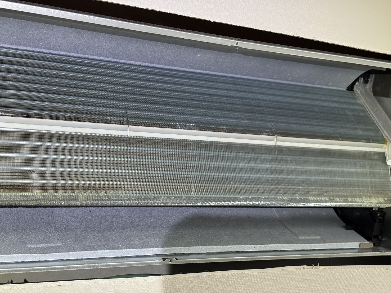 東京都豊島区東池袋の家庭用天井埋め込みエアコンの作業前3