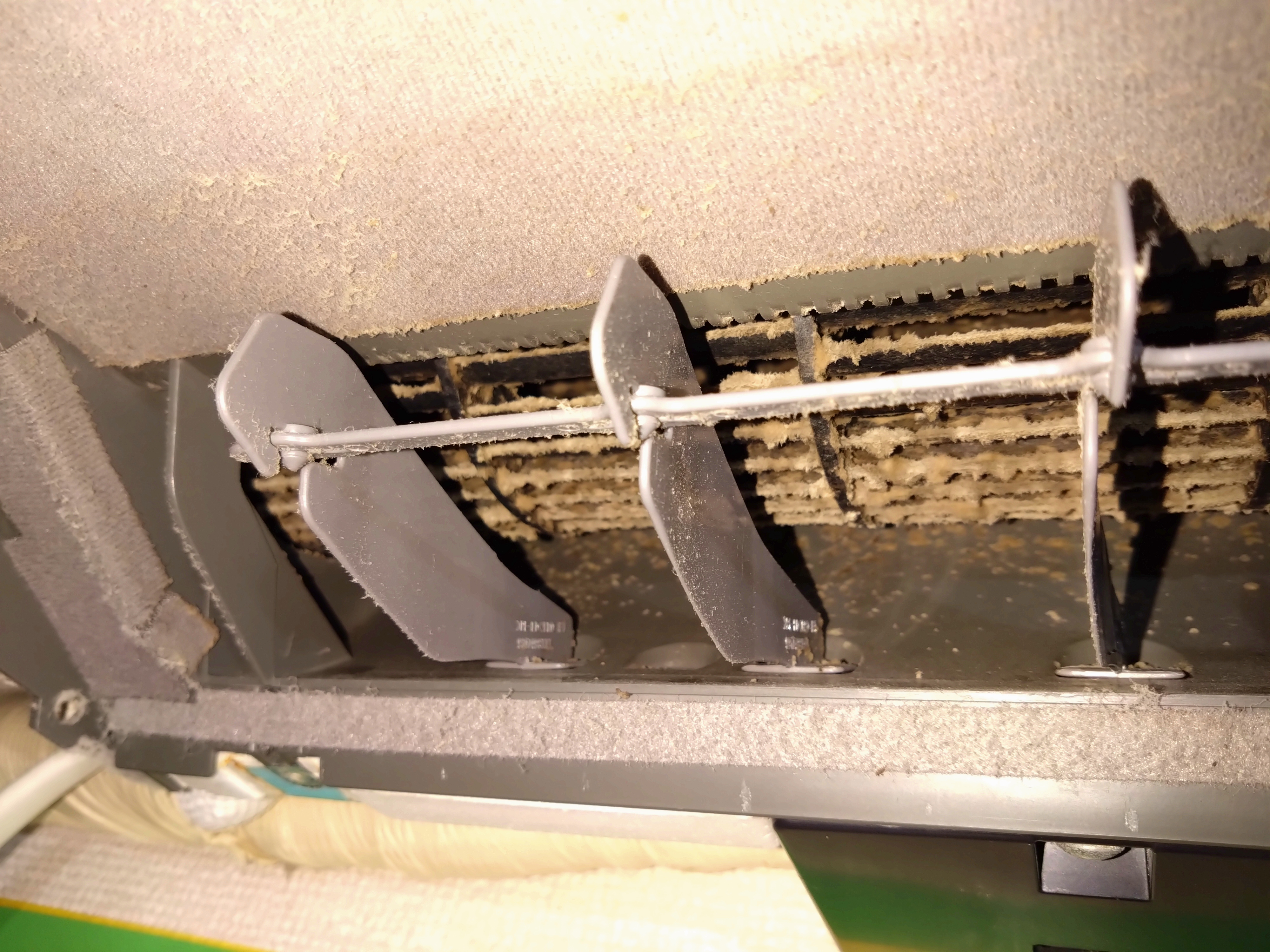 滋賀県草津市の壁掛けエアコンの作業前1