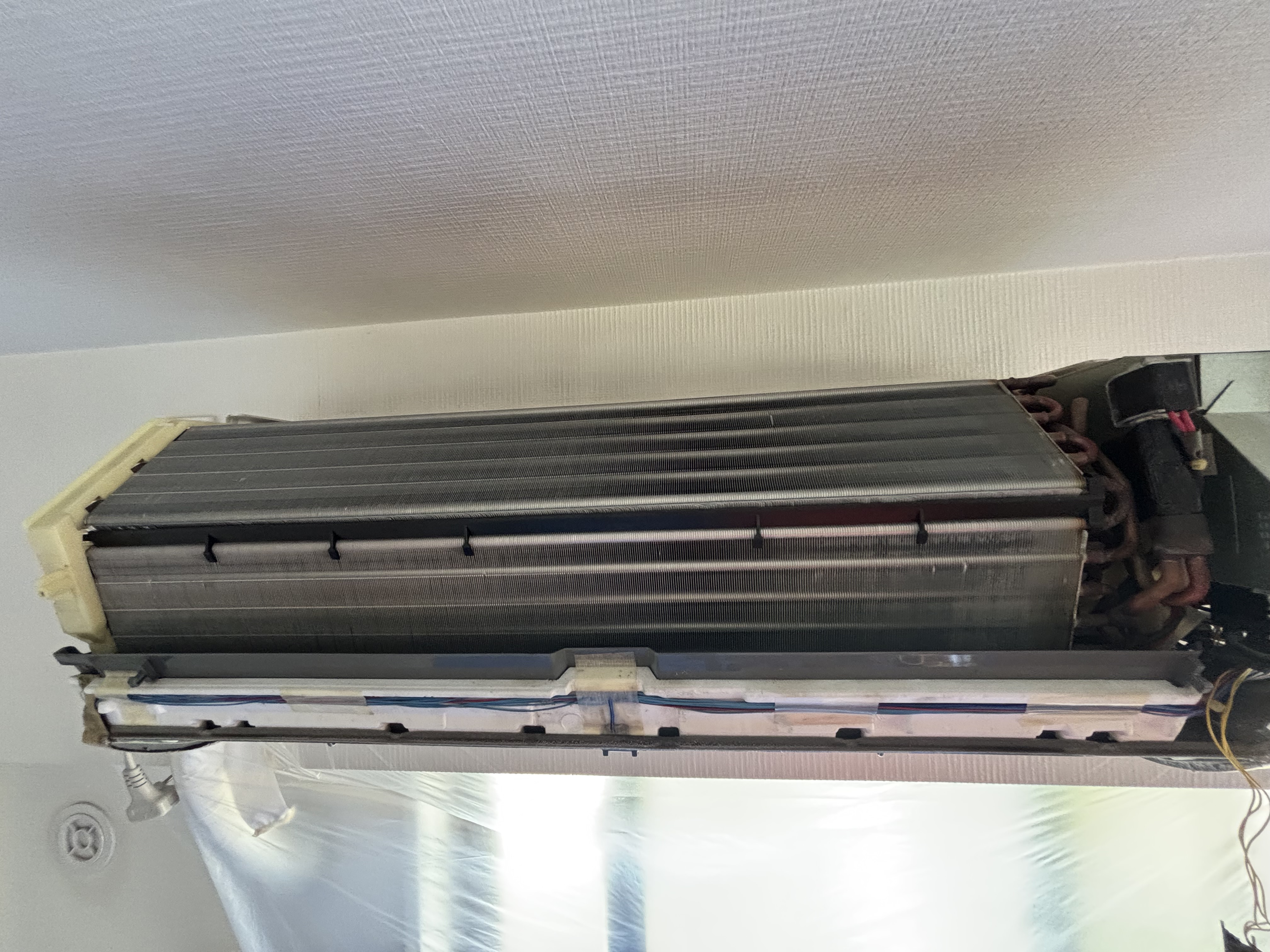 埼玉県さいたま市南区のお掃除機能付きエアコンの作業前1