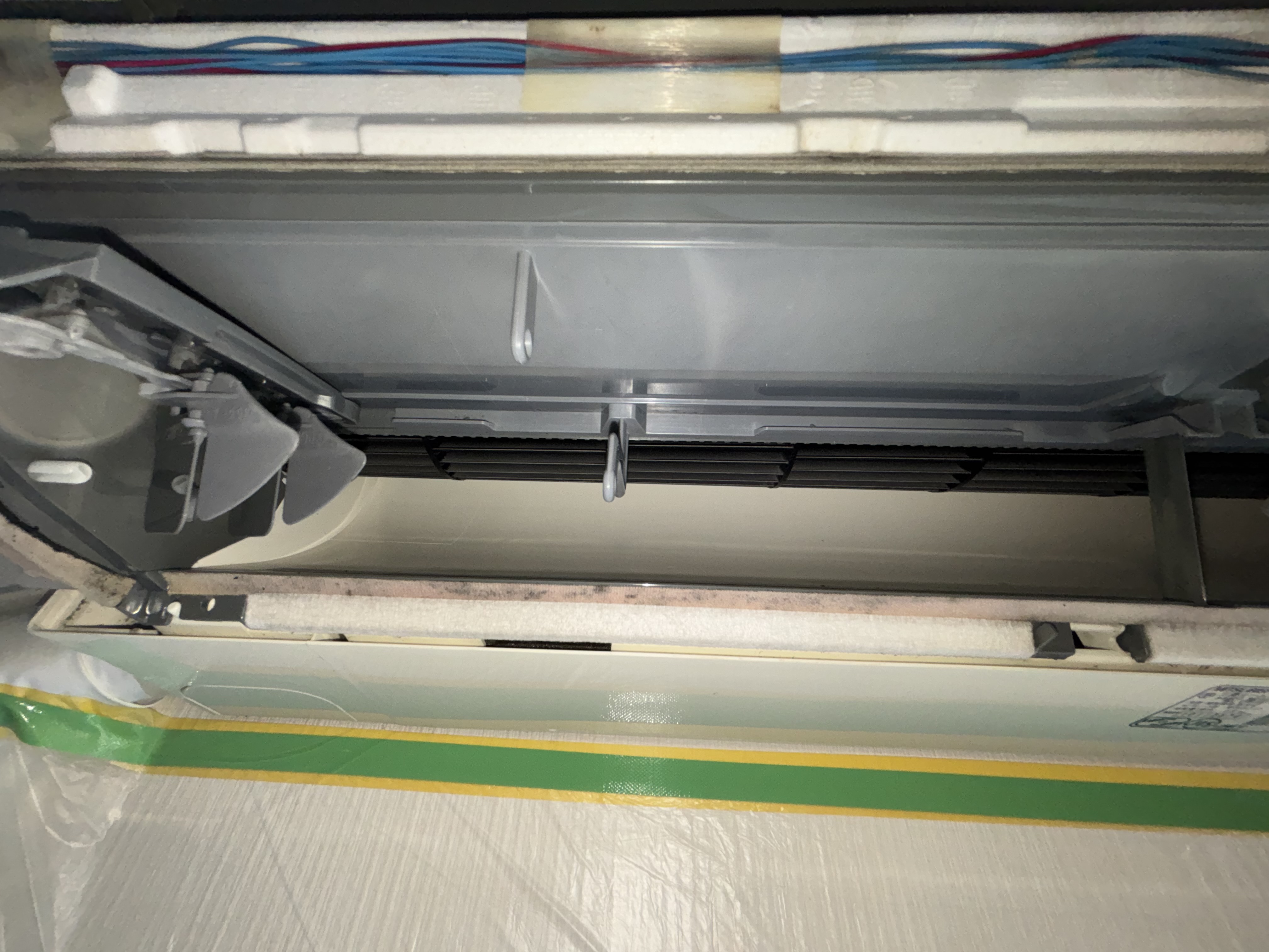 埼玉県さいたま市南区のお掃除機能付きエアコンの作業前2