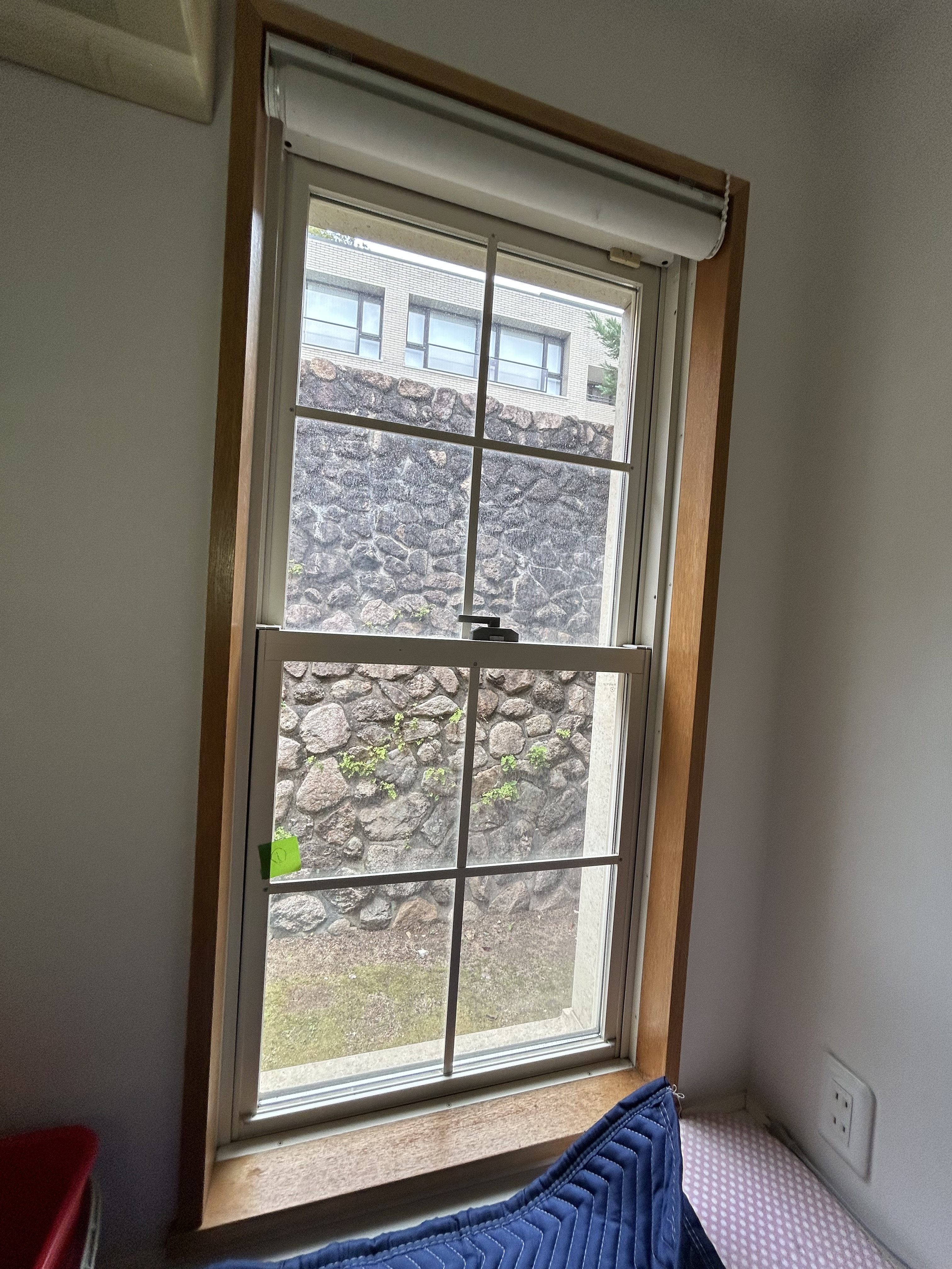 兵庫県神戸市東灘区の窓ガラス・サッシクリーニングの作業前1