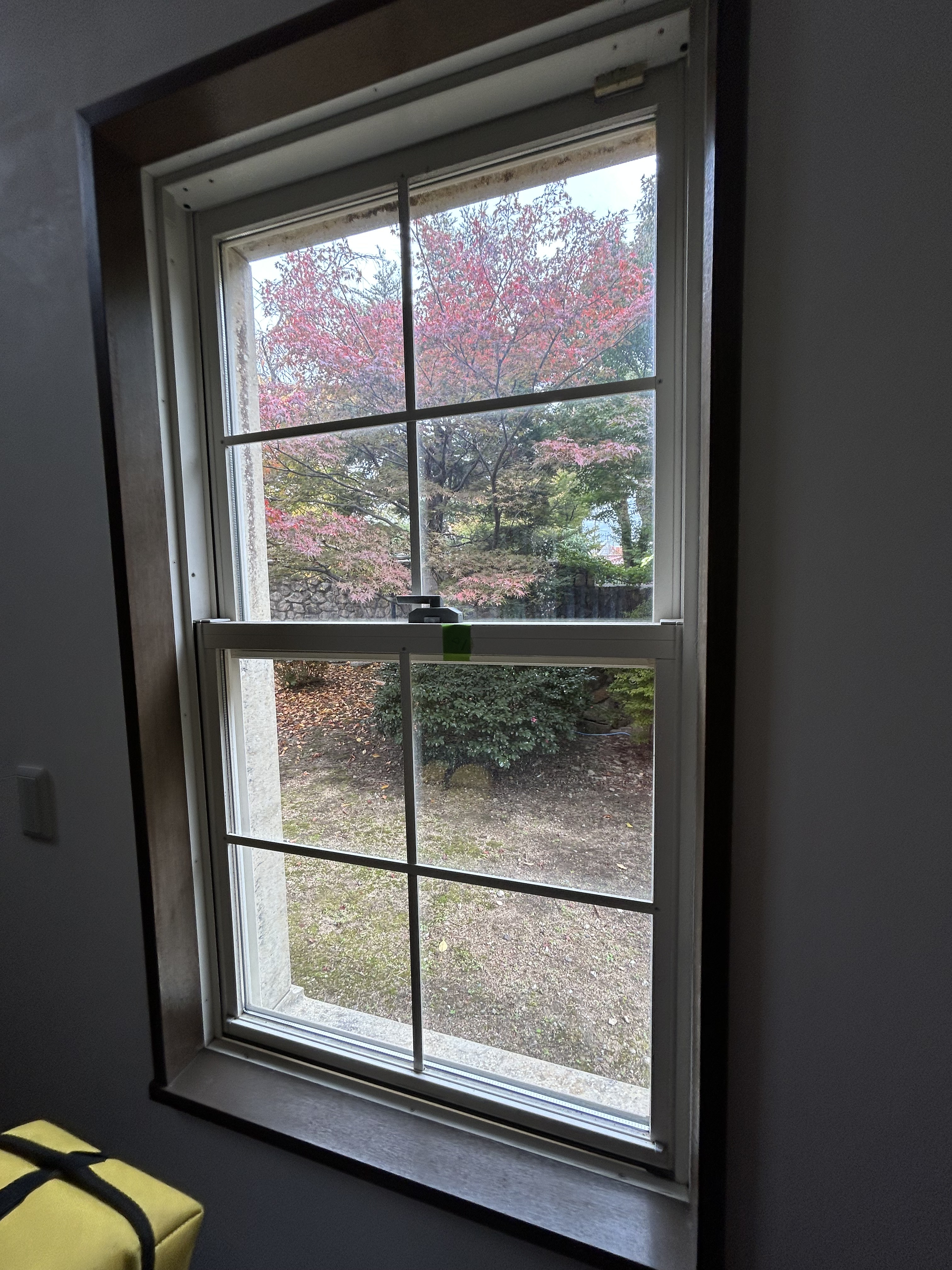 兵庫県神戸市東灘区の窓ガラス・サッシクリーニングの作業前2