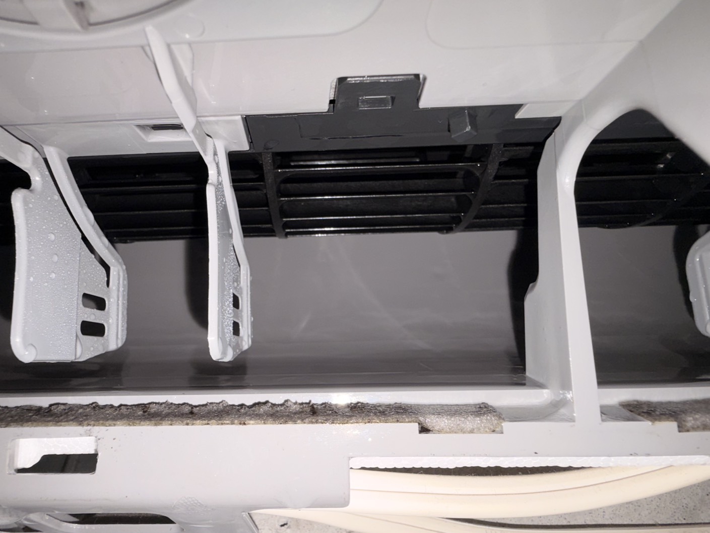 茨城県ひたちなか市の業務用天井吊りエアコンの作業後2