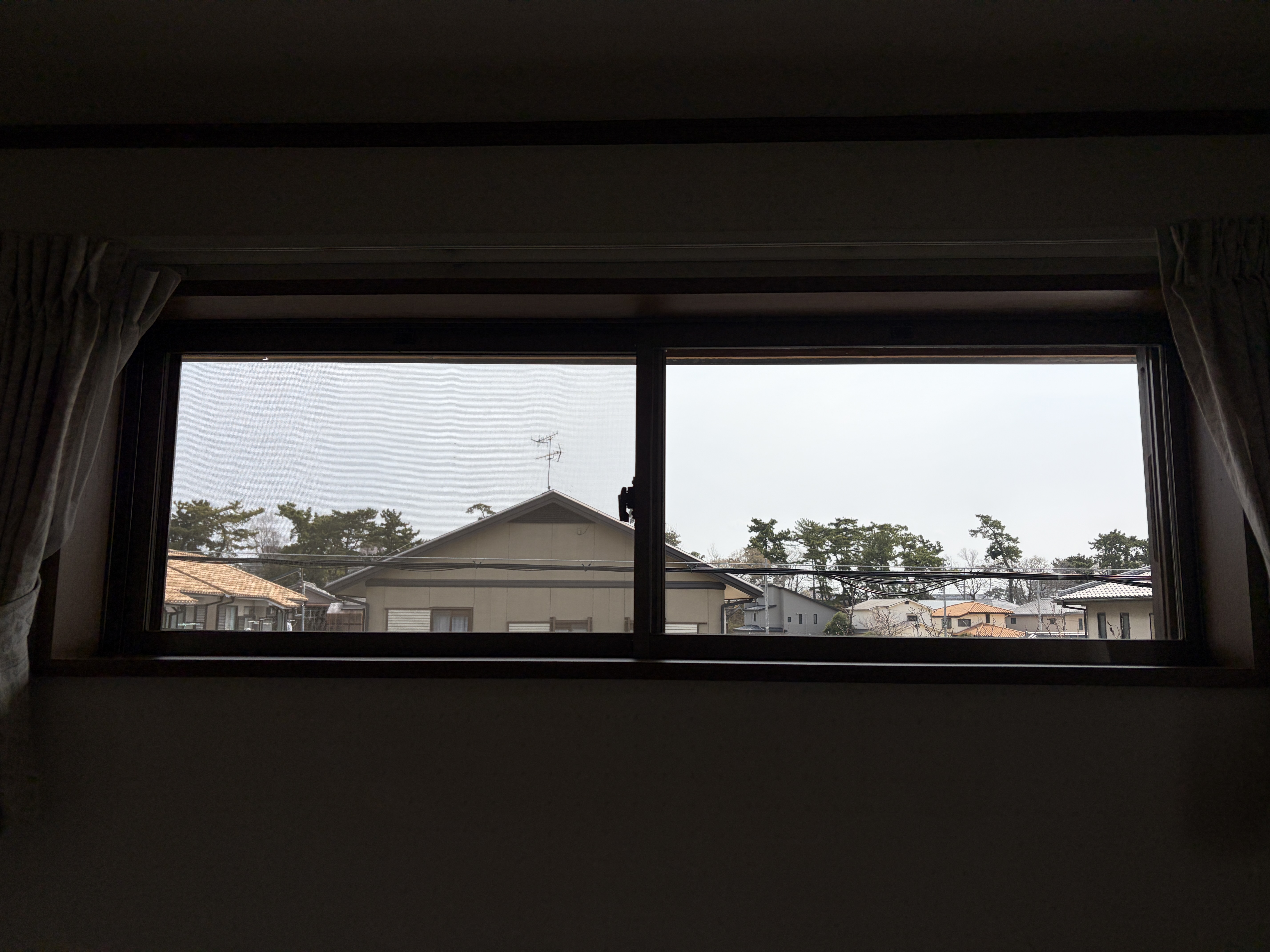 兵庫県川西市大和西の窓ガラス・サッシクリーニングの作業前2