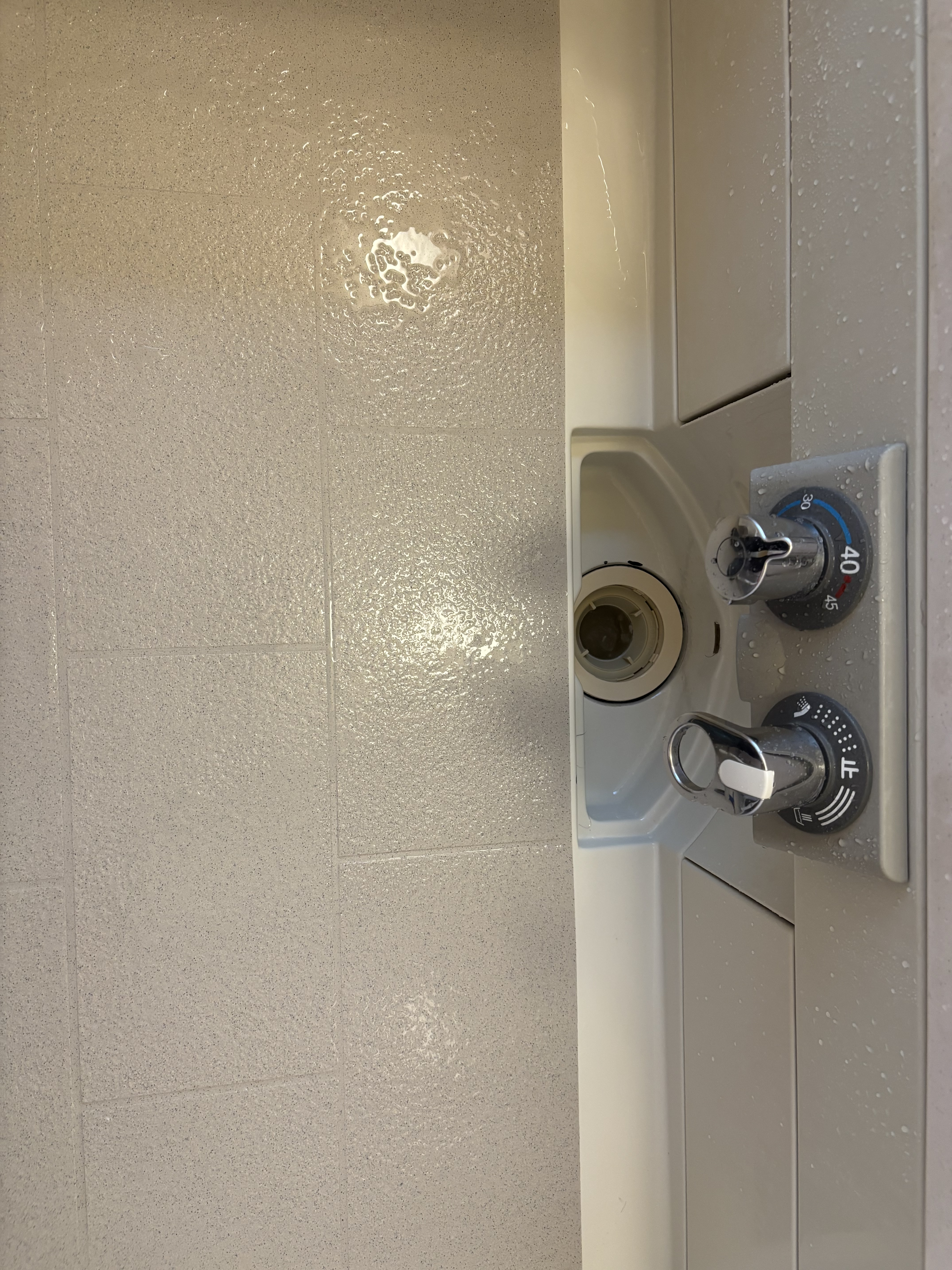 宮城県仙台市太白区八木山本町の浴室・お風呂クリーニングの作業後1