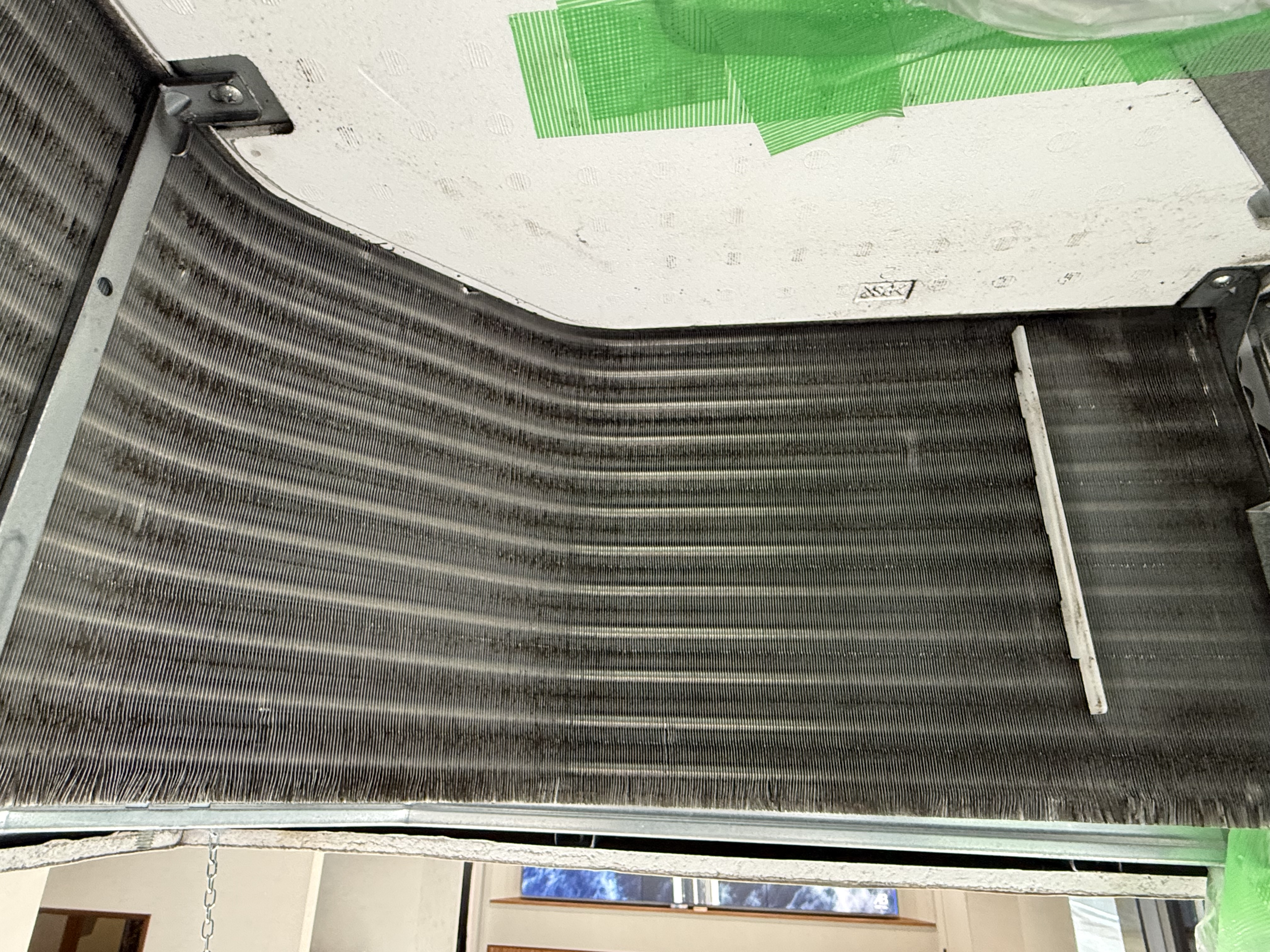 福岡県行橋市の業務用天井埋め込みエアコンの作業後1