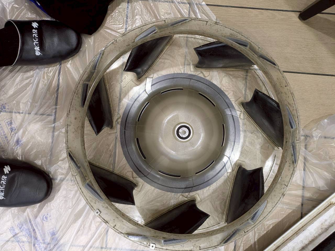 福岡県行橋市の業務用天井埋め込みエアコンの作業前3