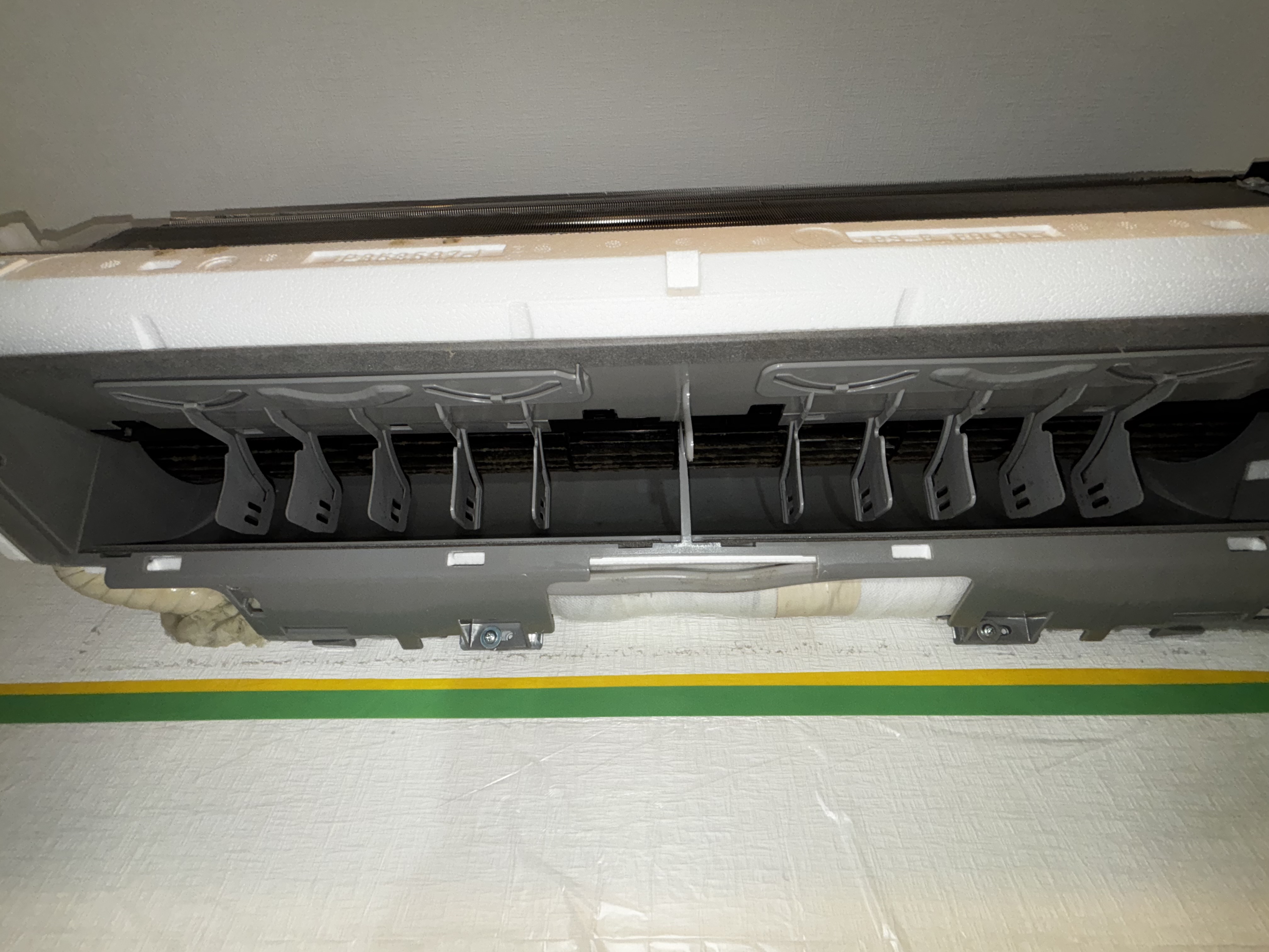 千葉県千葉市花見川区の壁掛けエアコンの作業前2