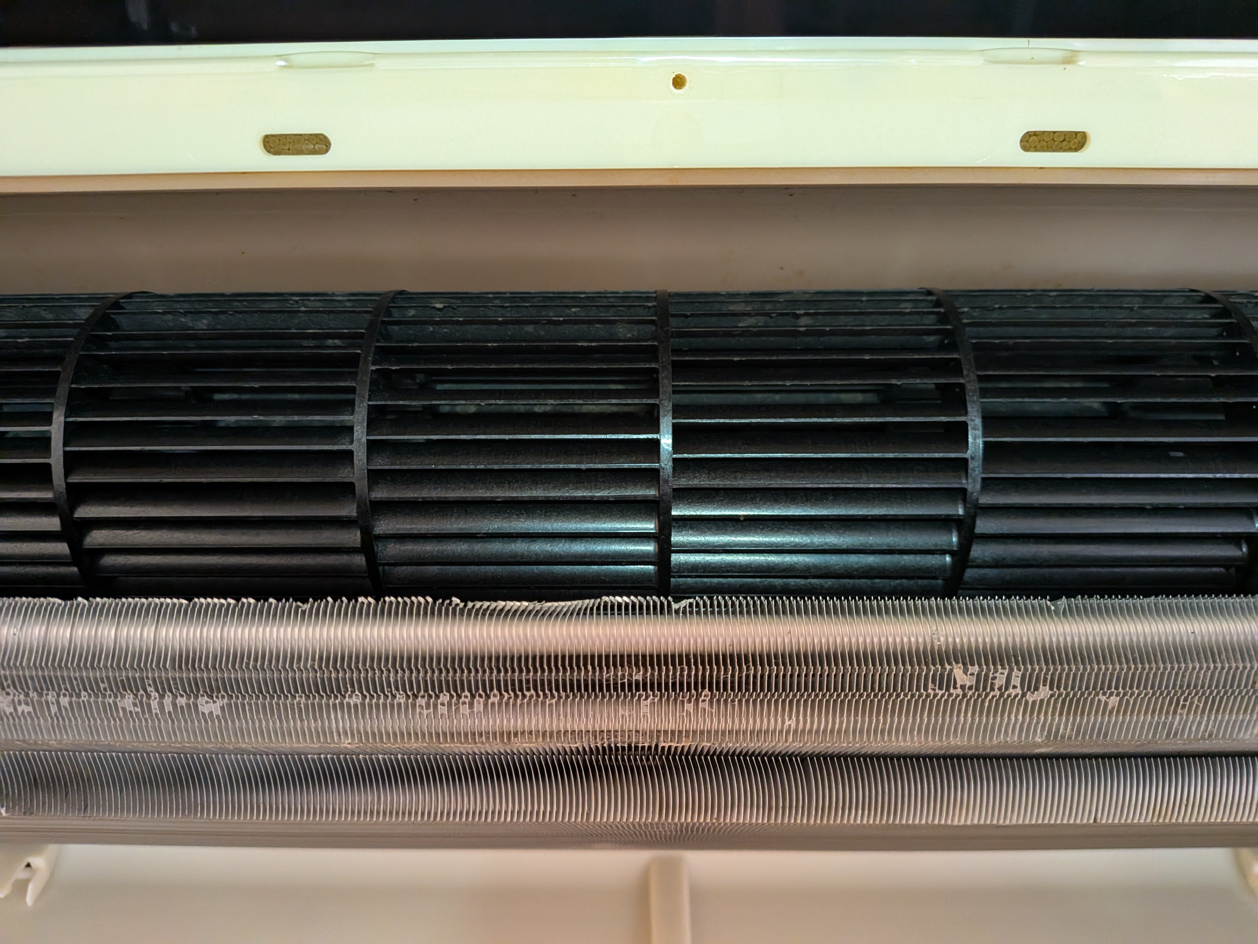 神奈川県横浜市南区高根町の家庭用天井埋め込みエアコンの作業前3