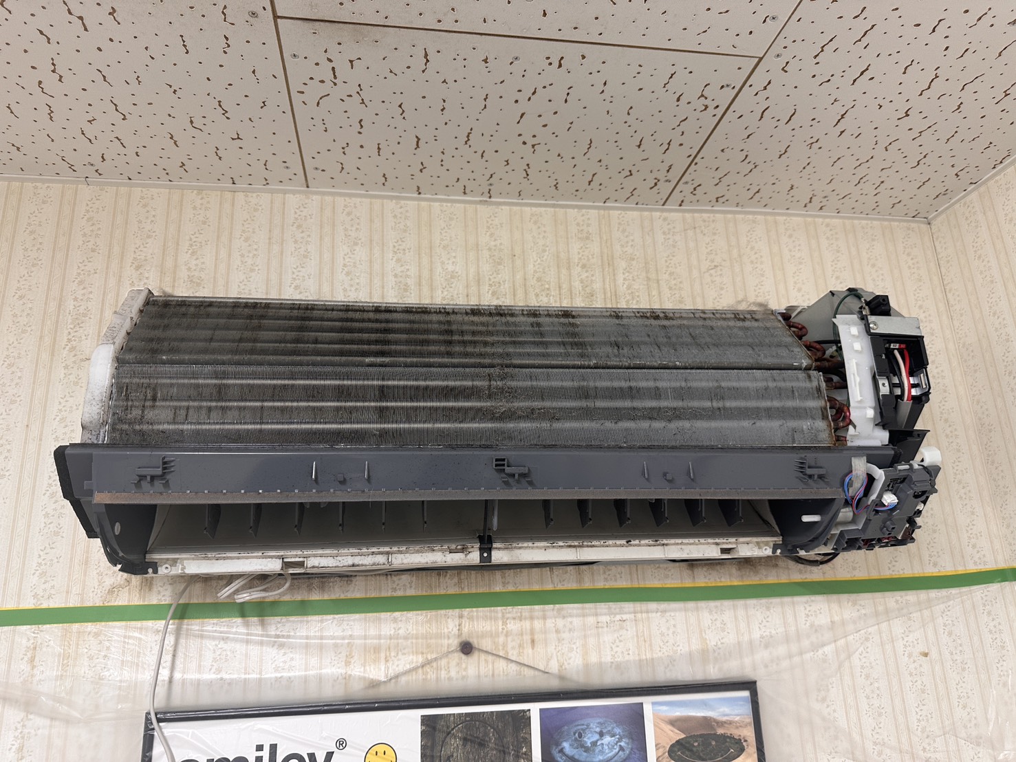 三重県鈴鹿市の壁掛けエアコンの作業前1