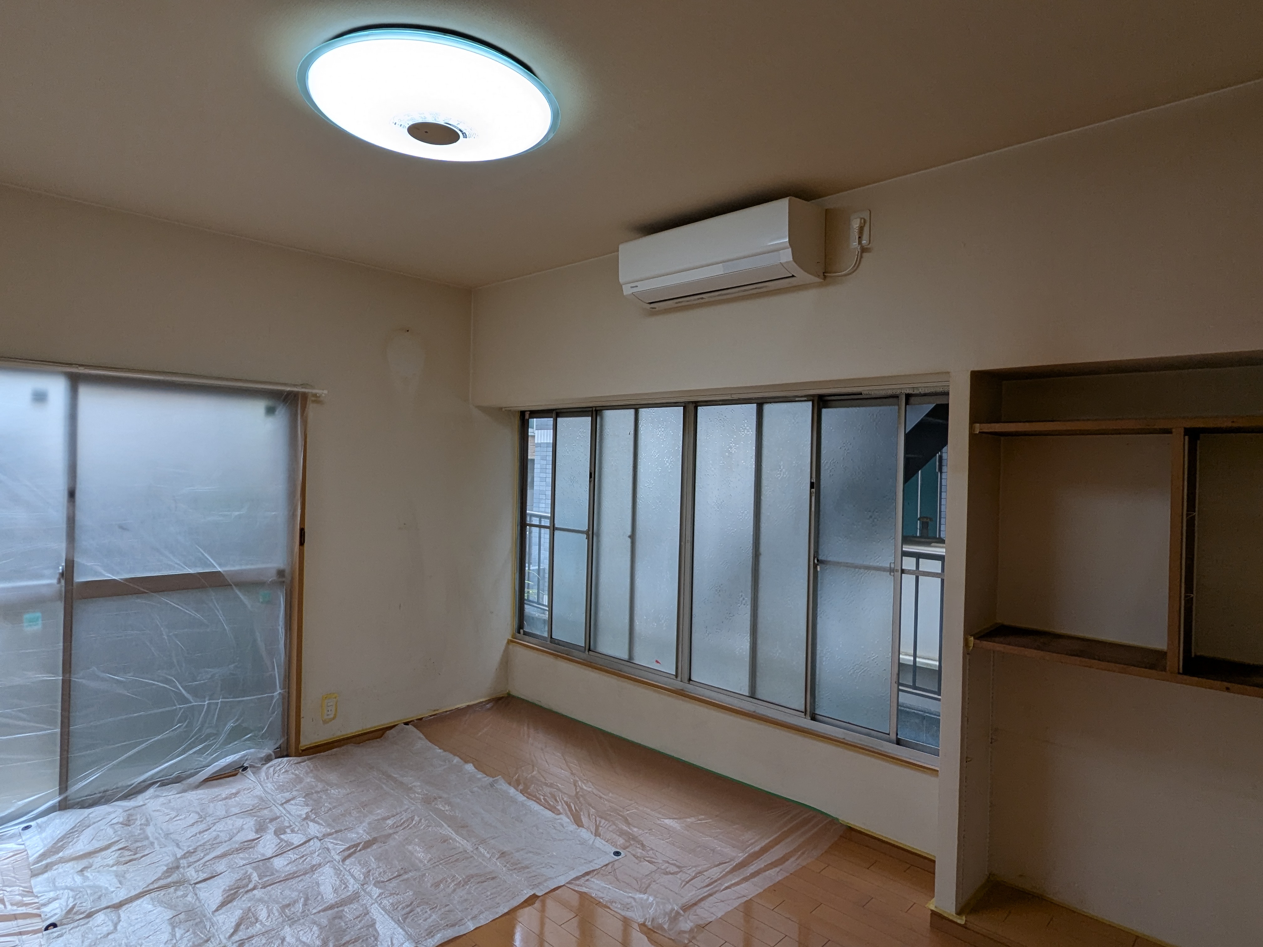 東京都板橋区赤塚の壁紙復元塗装の作業前1