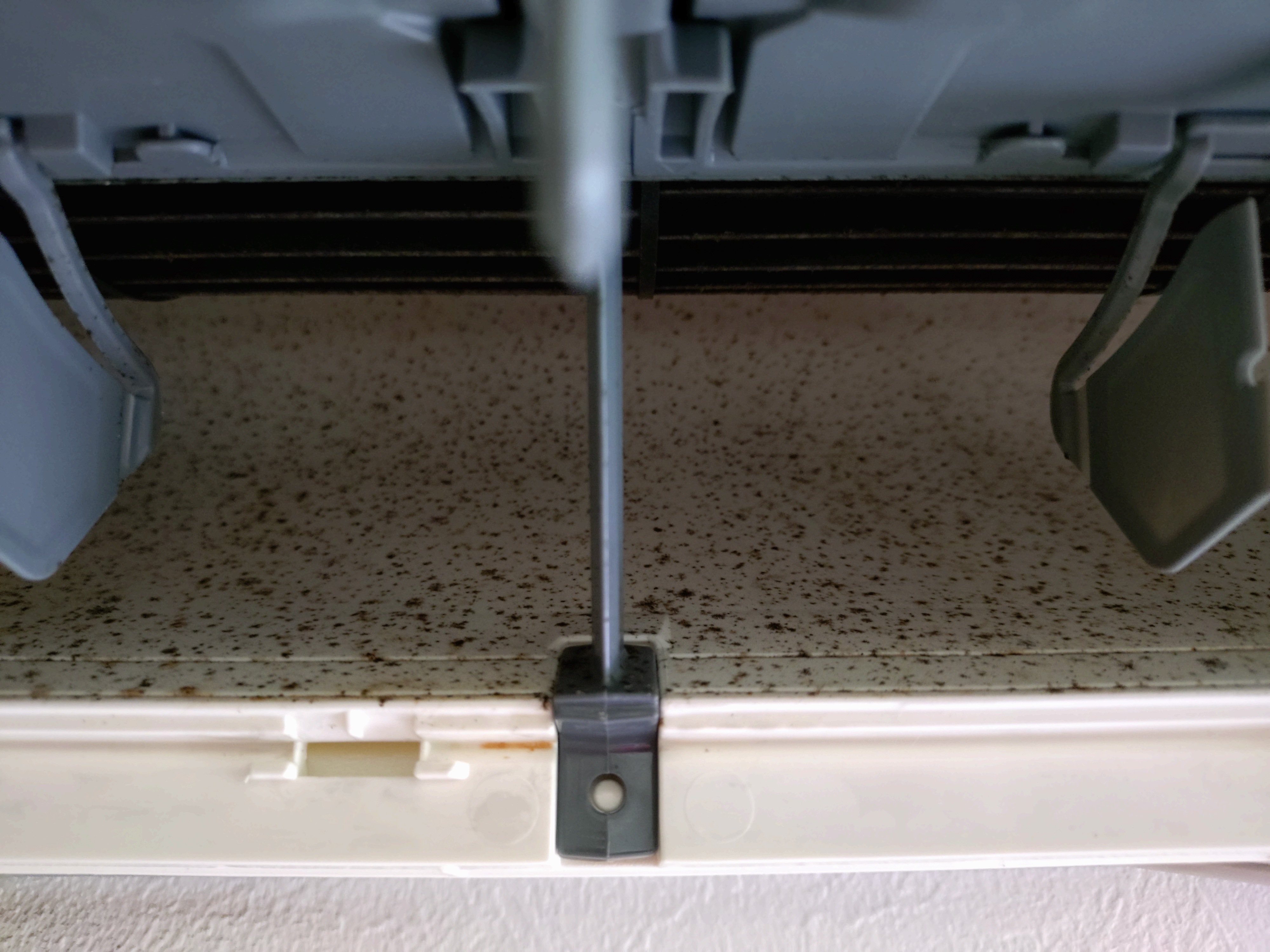 千葉県佐倉市の壁掛けエアコンの作業前2