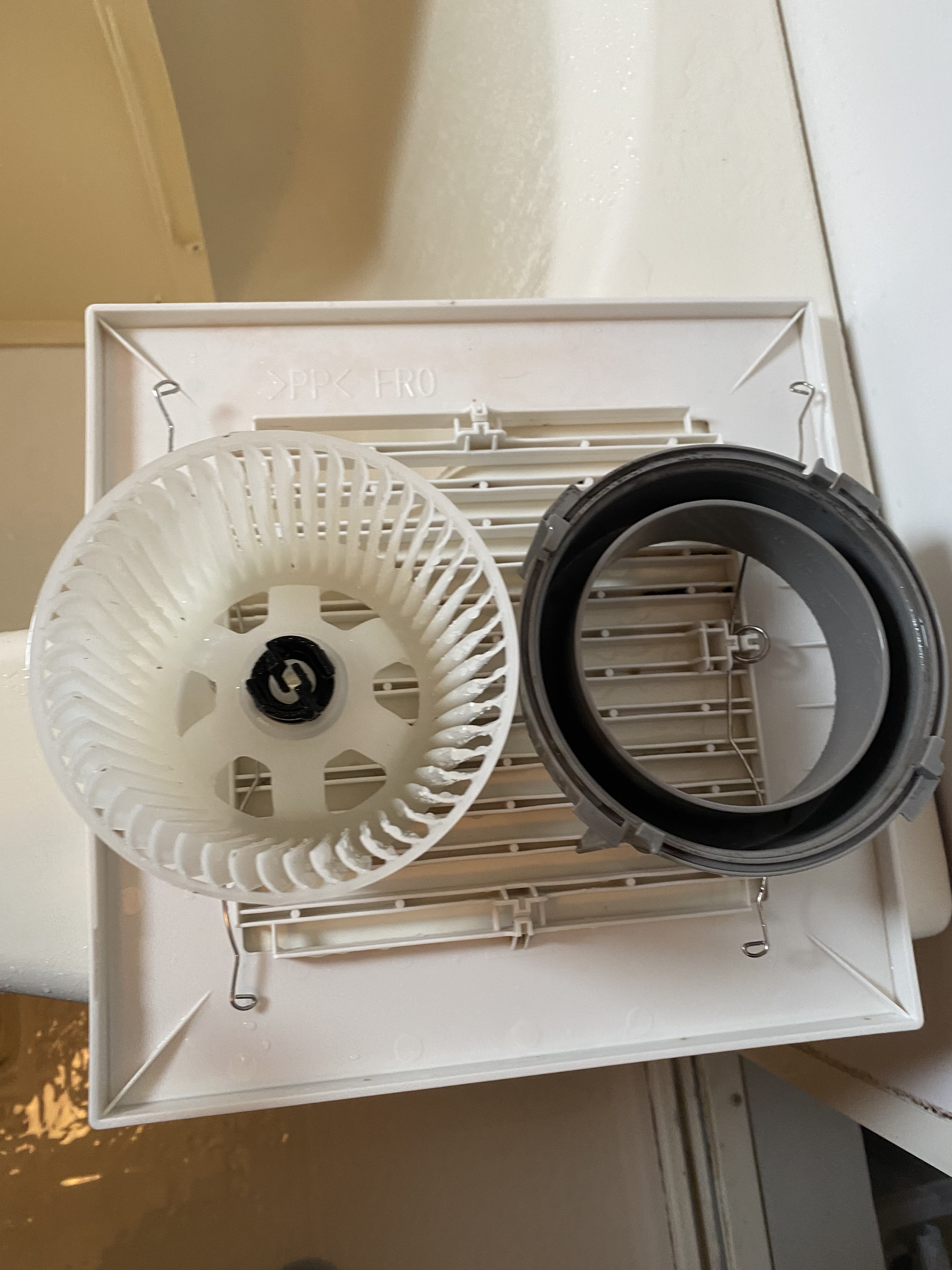 愛知県名古屋市北区志賀町の浴室乾燥機クリーニングの作業後1