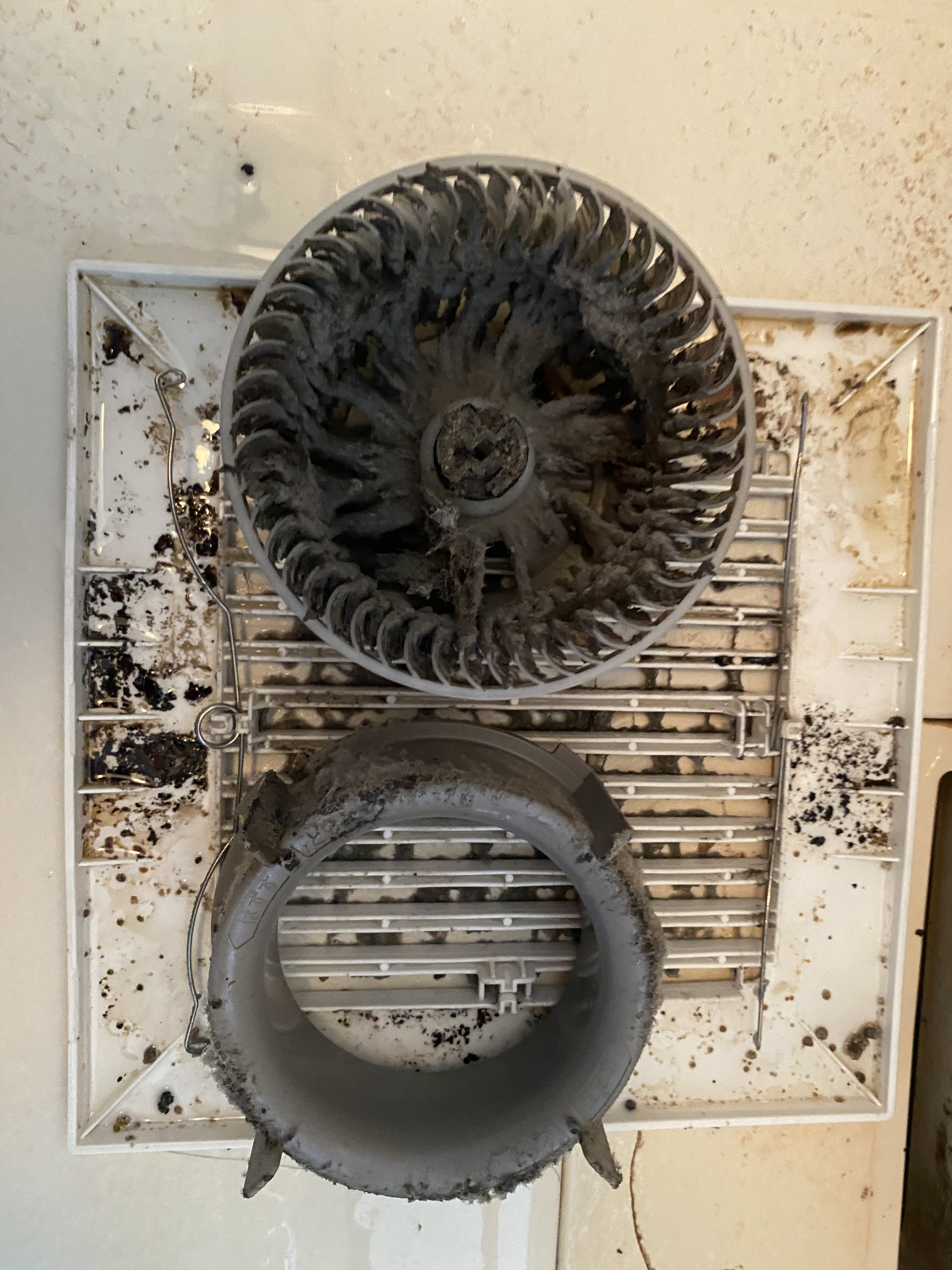 愛知県名古屋市北区志賀町の浴室乾燥機クリーニングの作業前1