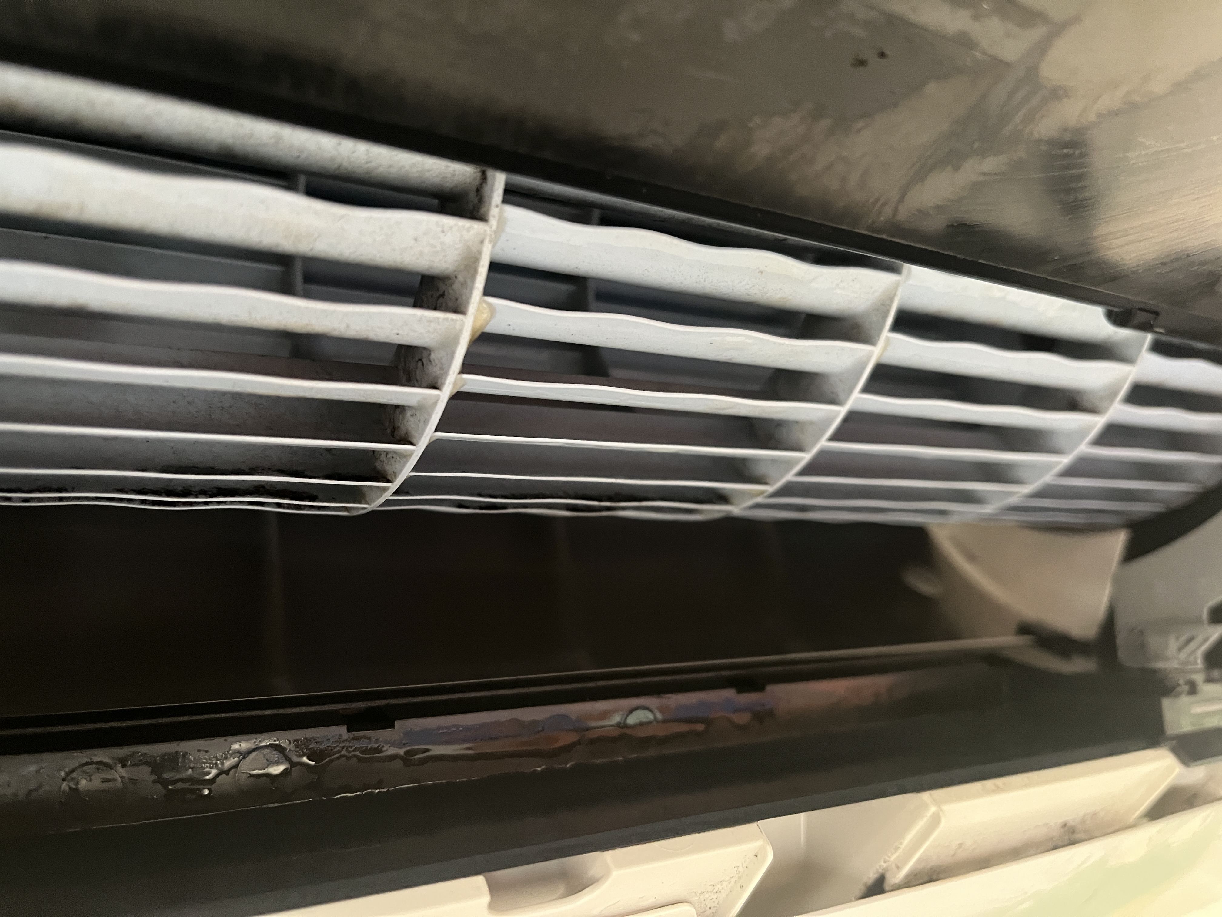 愛知県東海市のお掃除機能付きエアコンの作業後1