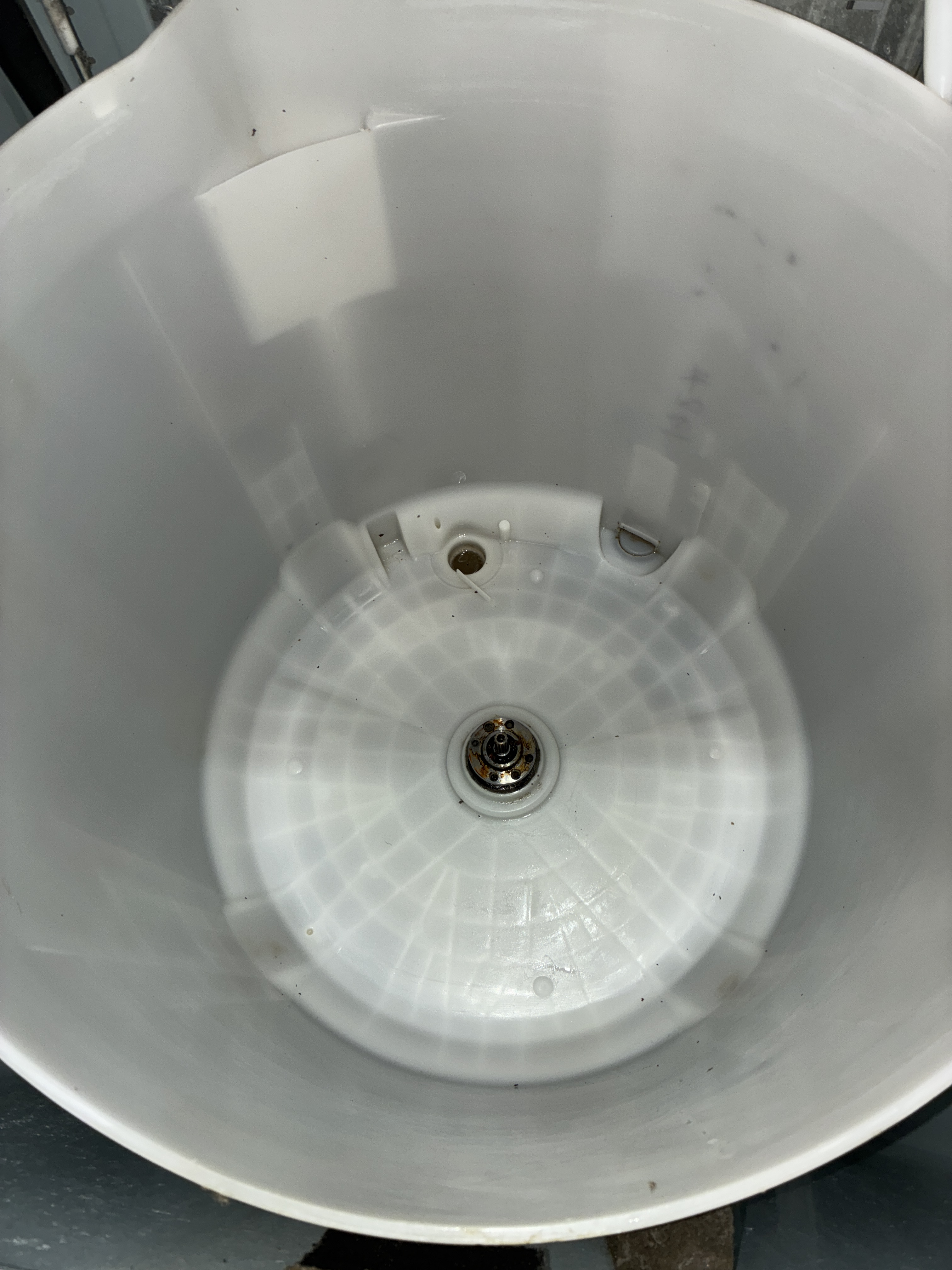 大阪府東大阪市角田の洗濯機分解クリーニングの作業後1