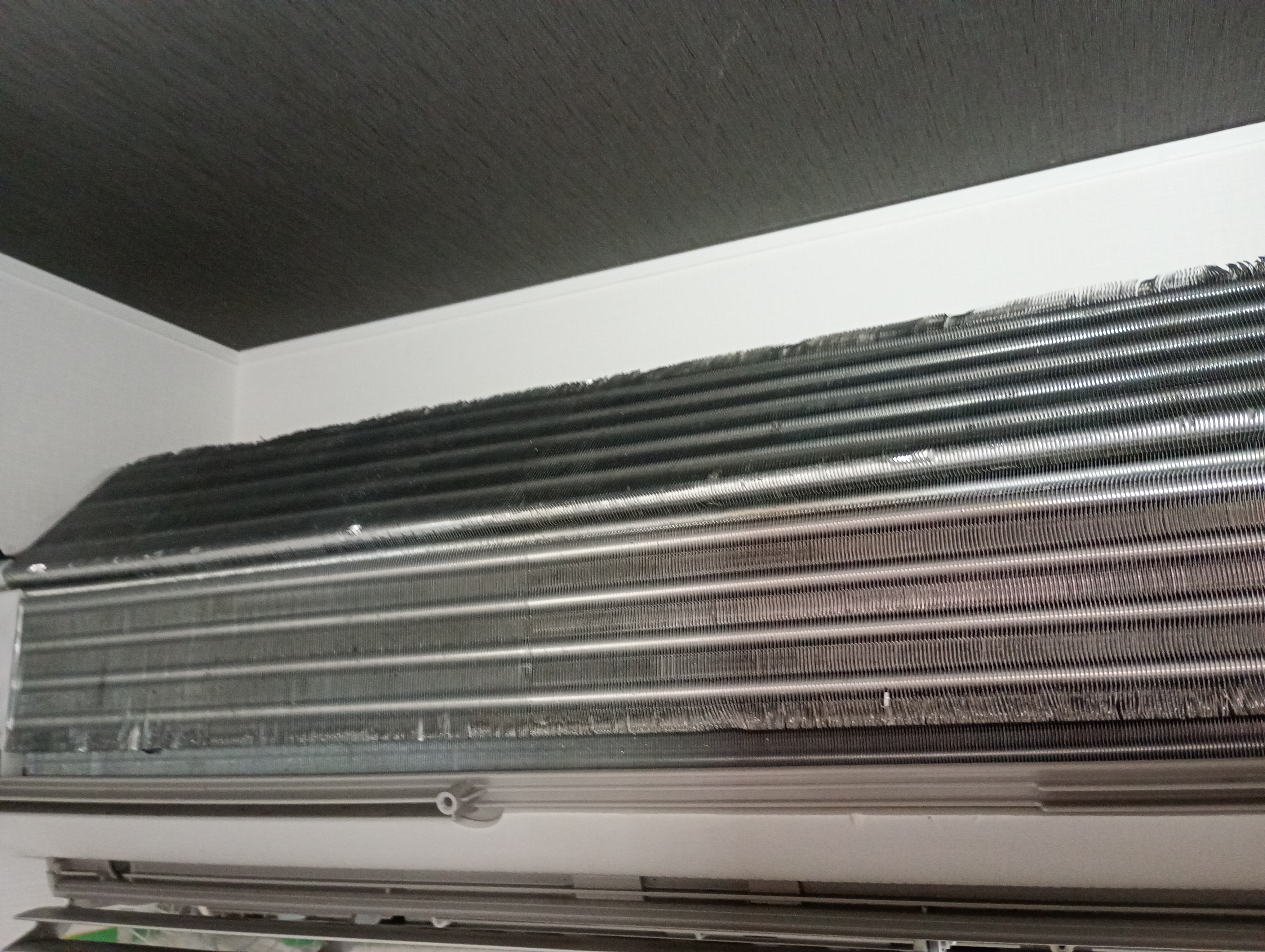 千葉県船橋市津田沼のお掃除機能付きエアコンの作業後1