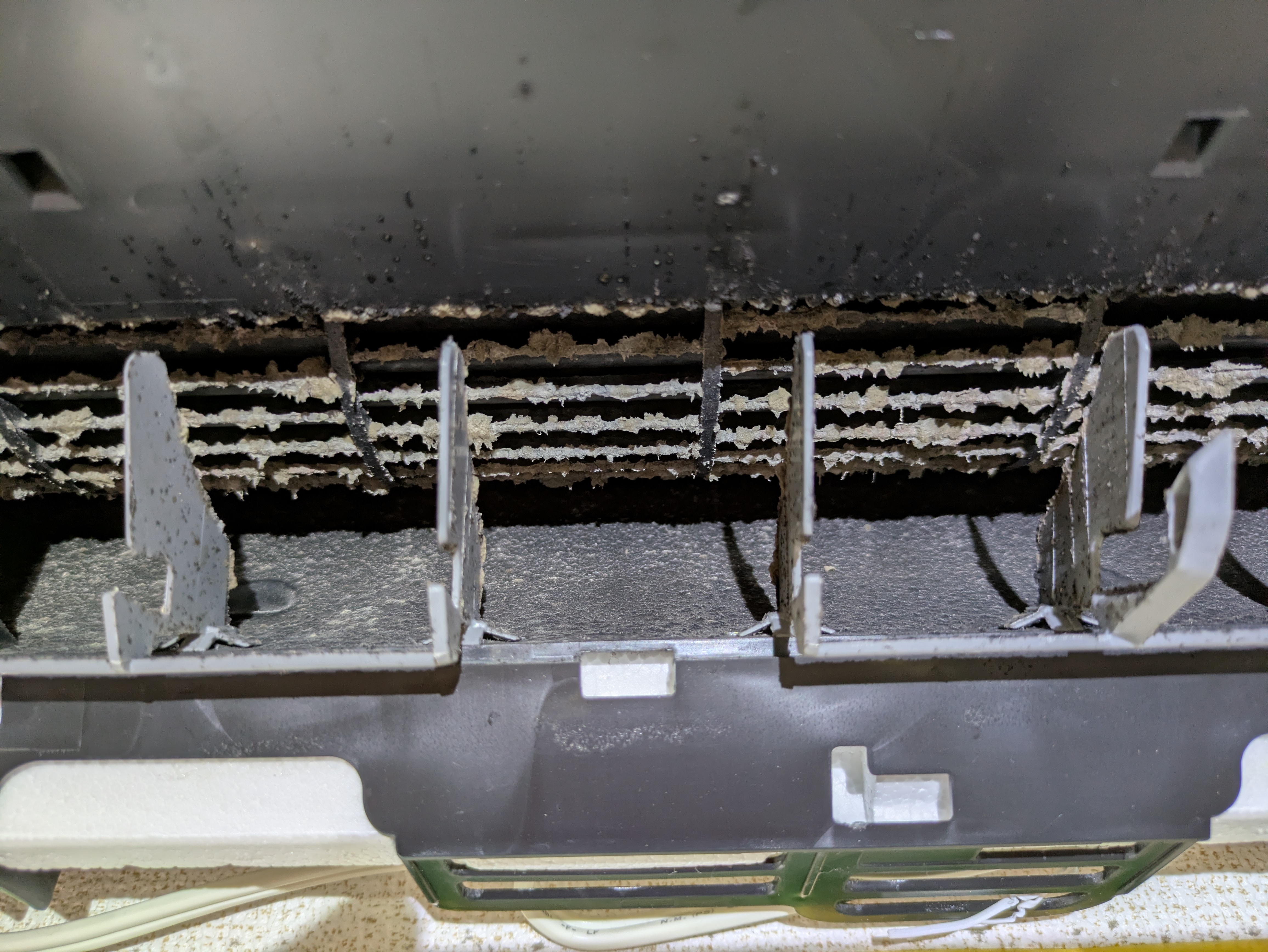 埼玉県幸手市の壁掛けエアコンの作業前1