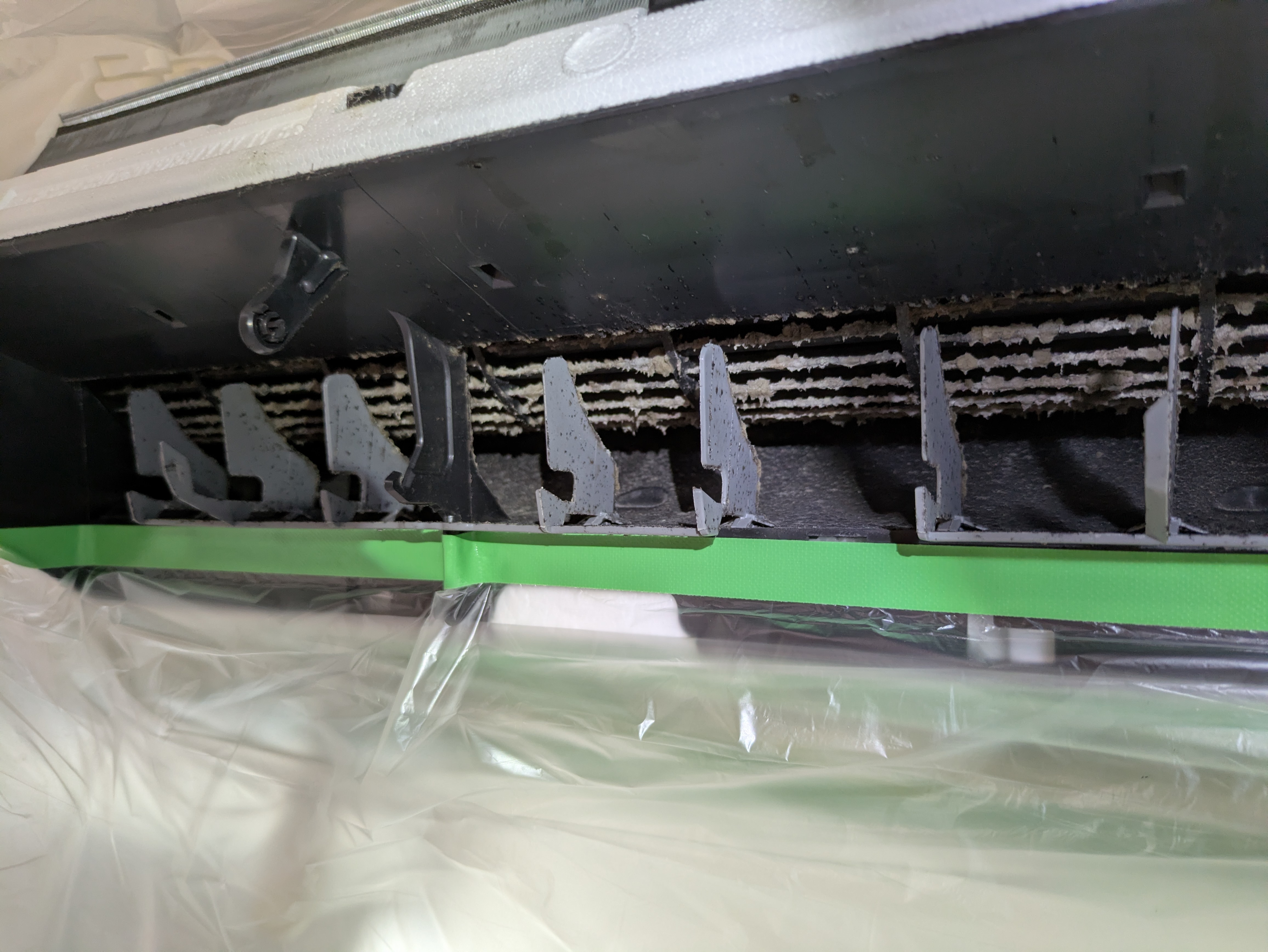 埼玉県幸手市の壁掛けエアコンの作業前2