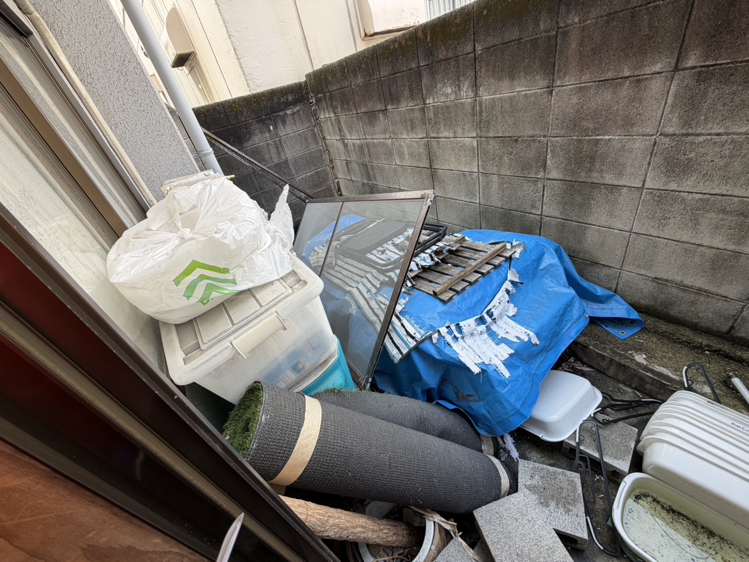 広島県広島市中区の店舗清掃の作業前1